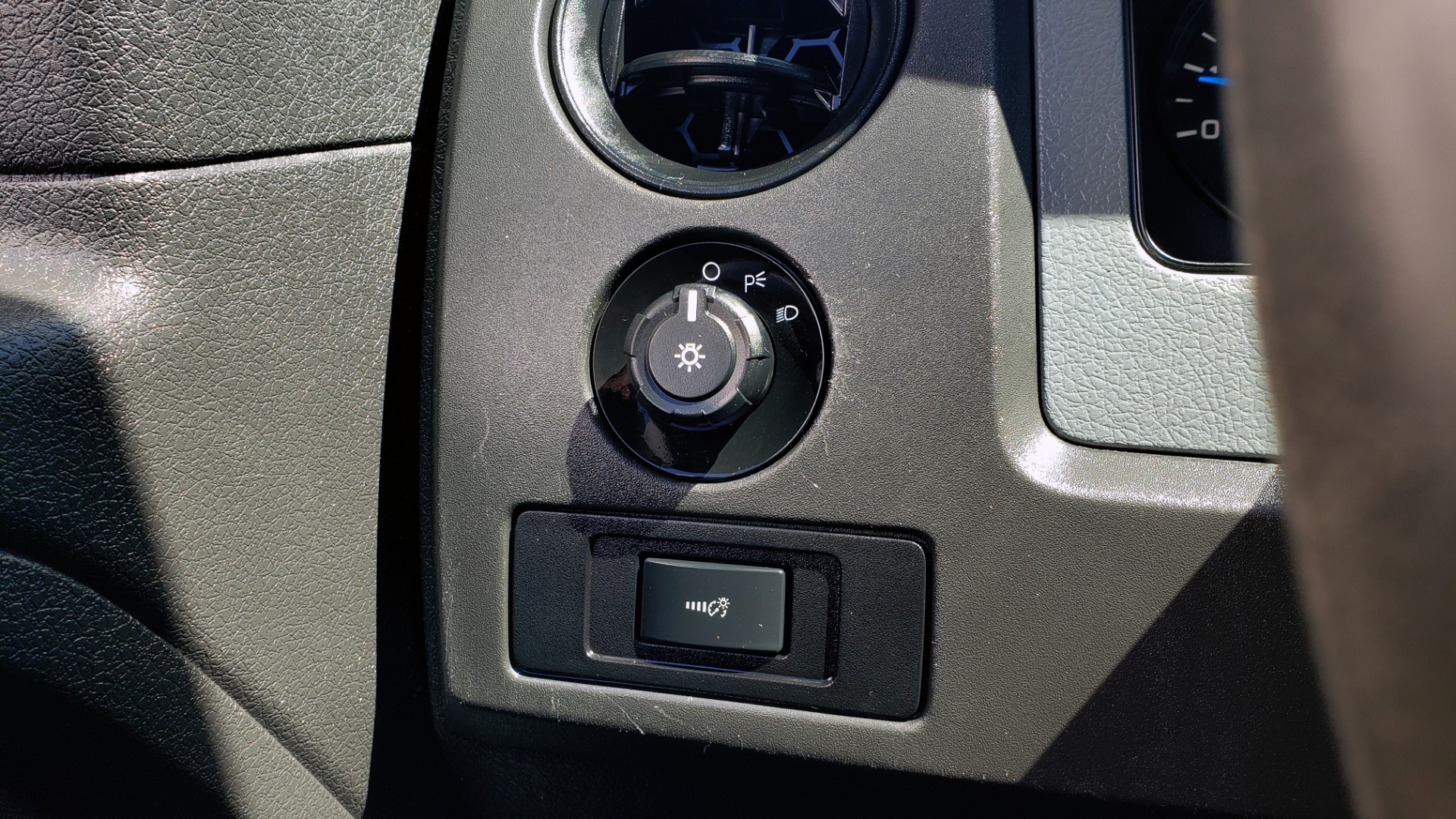 Used 2016 Ford F-150 XL 4X2 REGULAR CAB / 3.5L V6 / 6-SPD AUTO / CRUISE CONTROL for sale Sold at Formula Imports in Charlotte NC 28227 15