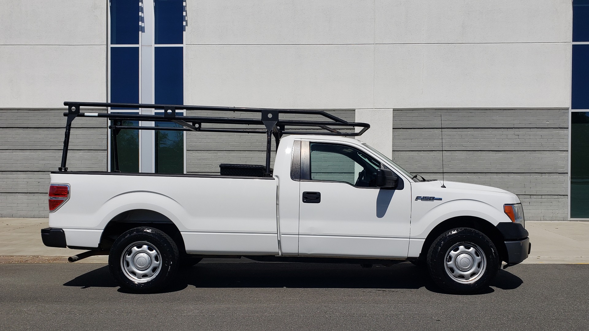 Used 2016 Ford F-150 XL 4X2 REGULAR CAB / 3.5L V6 / 6-SPD AUTO / CRUISE CONTROL for sale Sold at Formula Imports in Charlotte NC 28227 3