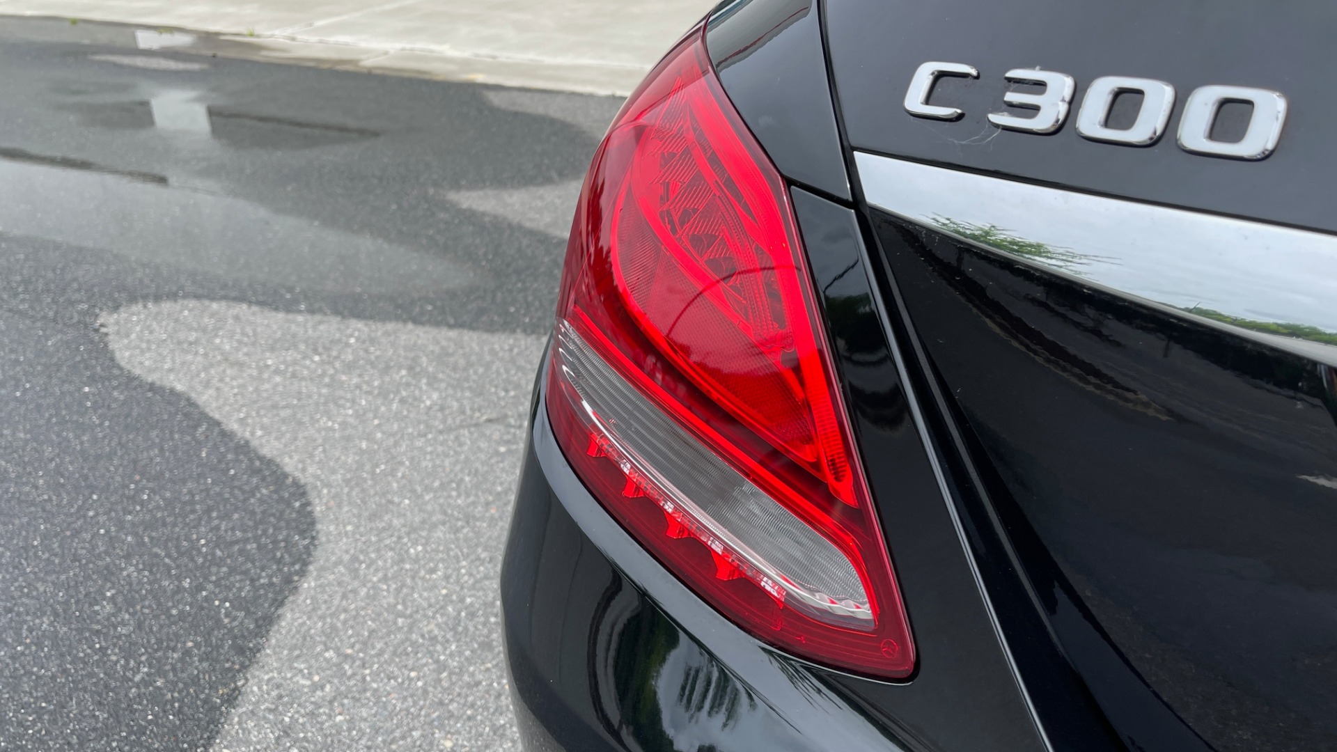 Used 2018 Mercedes-Benz C-CLASS C 300 PREMIUM SEDAN / PANO-ROOF / HTD STS / APPLE / REARVIEW for sale Sold at Formula Imports in Charlotte NC 28227 19