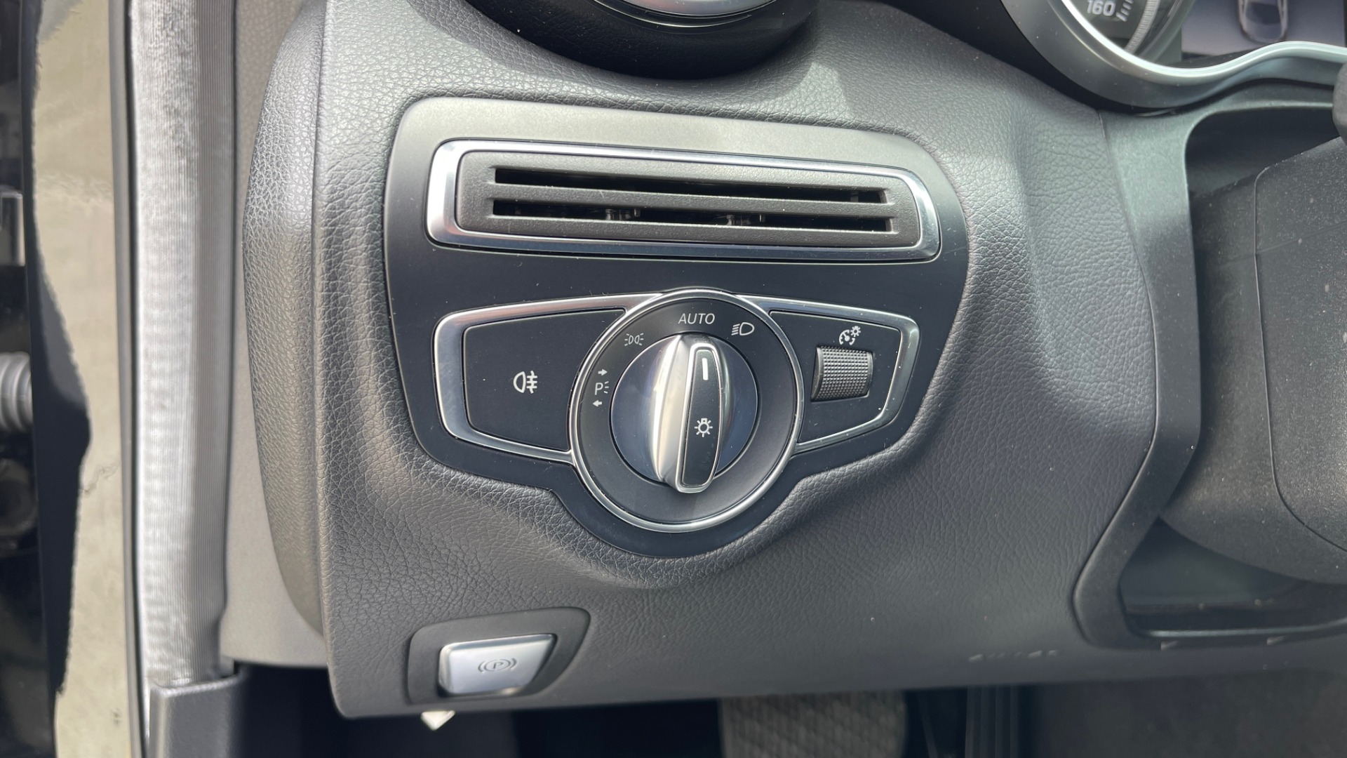 Used 2018 Mercedes-Benz C-CLASS C 300 PREMIUM SEDAN / PANO-ROOF / HTD STS / APPLE / REARVIEW for sale Sold at Formula Imports in Charlotte NC 28227 26