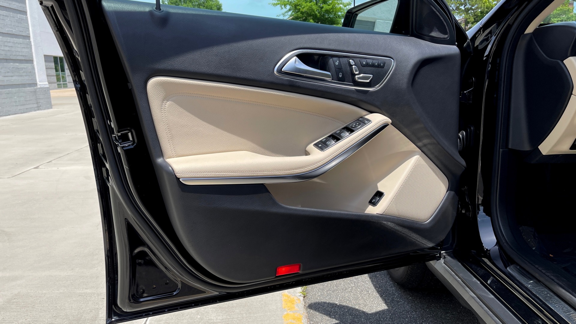 Used 2018 Mercedes-Benz GLA 250 4MATIC SUV / PANO-ROOF / HTD STS / BLIND SPOT ASST / APPLE for sale Sold at Formula Imports in Charlotte NC 28227 29
