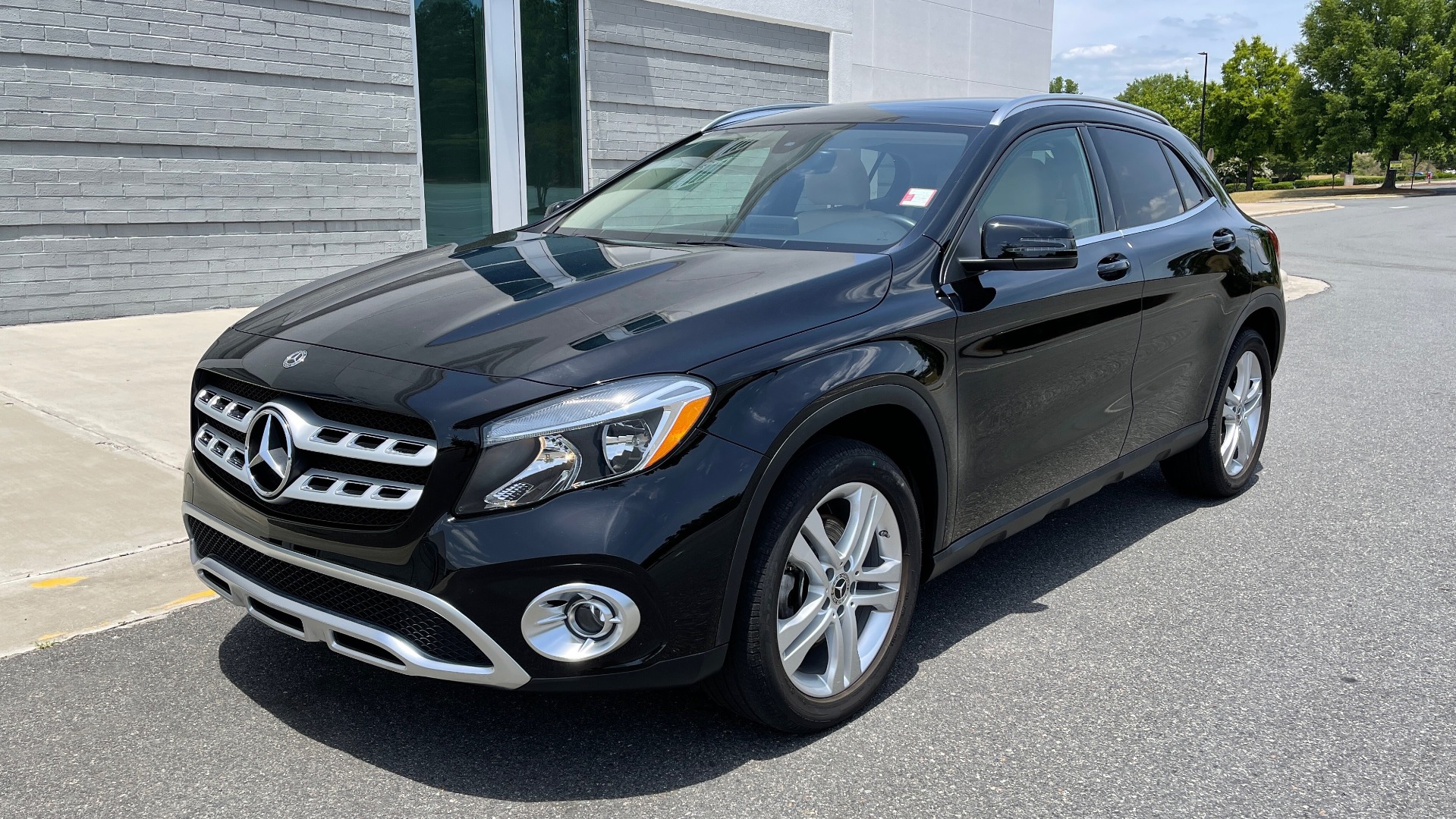 Used 2018 Mercedes-Benz GLA 250 4MATIC SUV / PANO-ROOF / HTD STS / BLIND SPOT ASST / APPLE for sale Sold at Formula Imports in Charlotte NC 28227 3