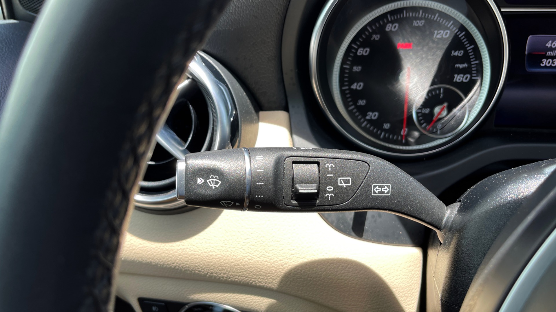 Used 2018 Mercedes-Benz GLA 250 4MATIC SUV / PANO-ROOF / HTD STS / BLIND SPOT ASST / APPLE for sale Sold at Formula Imports in Charlotte NC 28227 35