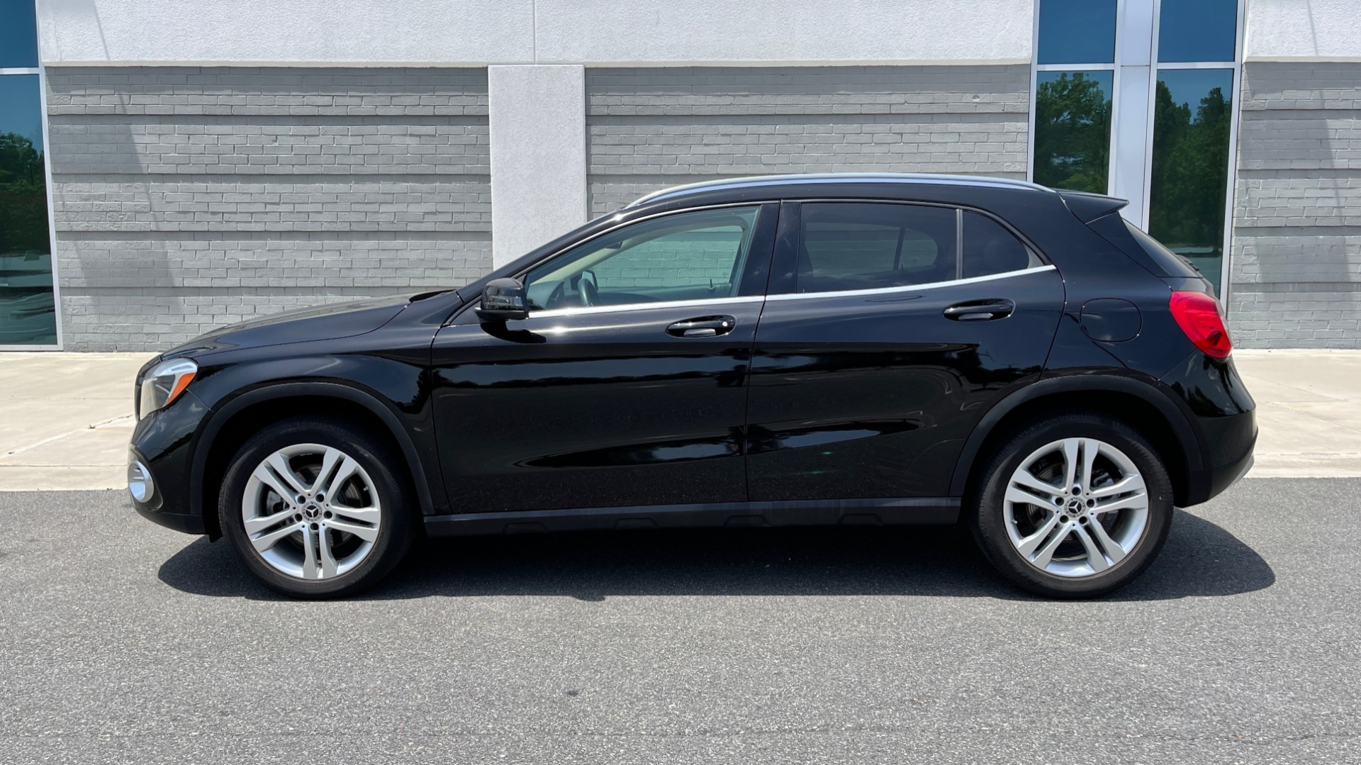 Used 2018 Mercedes-Benz GLA 250 4MATIC SUV / PANO-ROOF / HTD STS / BLIND SPOT ASST / APPLE for sale Sold at Formula Imports in Charlotte NC 28227 5