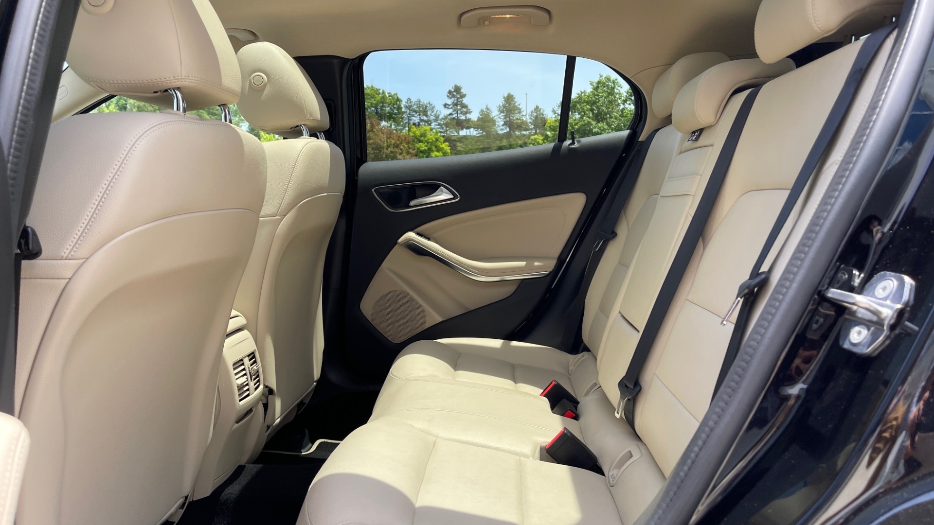 Used 2018 Mercedes-Benz GLA 250 4MATIC SUV / PANO-ROOF / HTD STS / BLIND SPOT ASST / APPLE for sale Sold at Formula Imports in Charlotte NC 28227 65