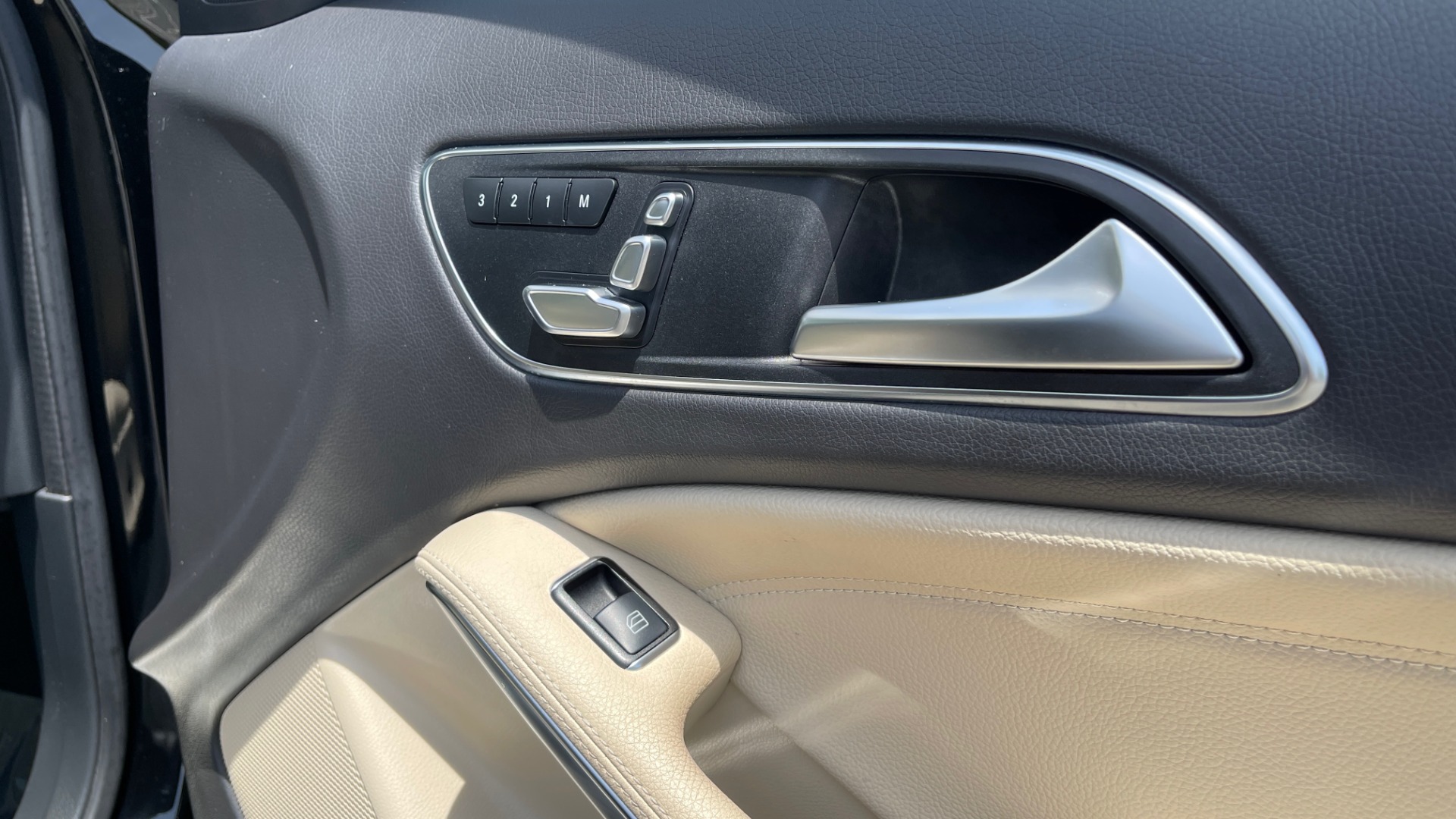 Used 2018 Mercedes-Benz GLA 250 4MATIC SUV / PANO-ROOF / HTD STS / BLIND SPOT ASST / APPLE for sale Sold at Formula Imports in Charlotte NC 28227 73