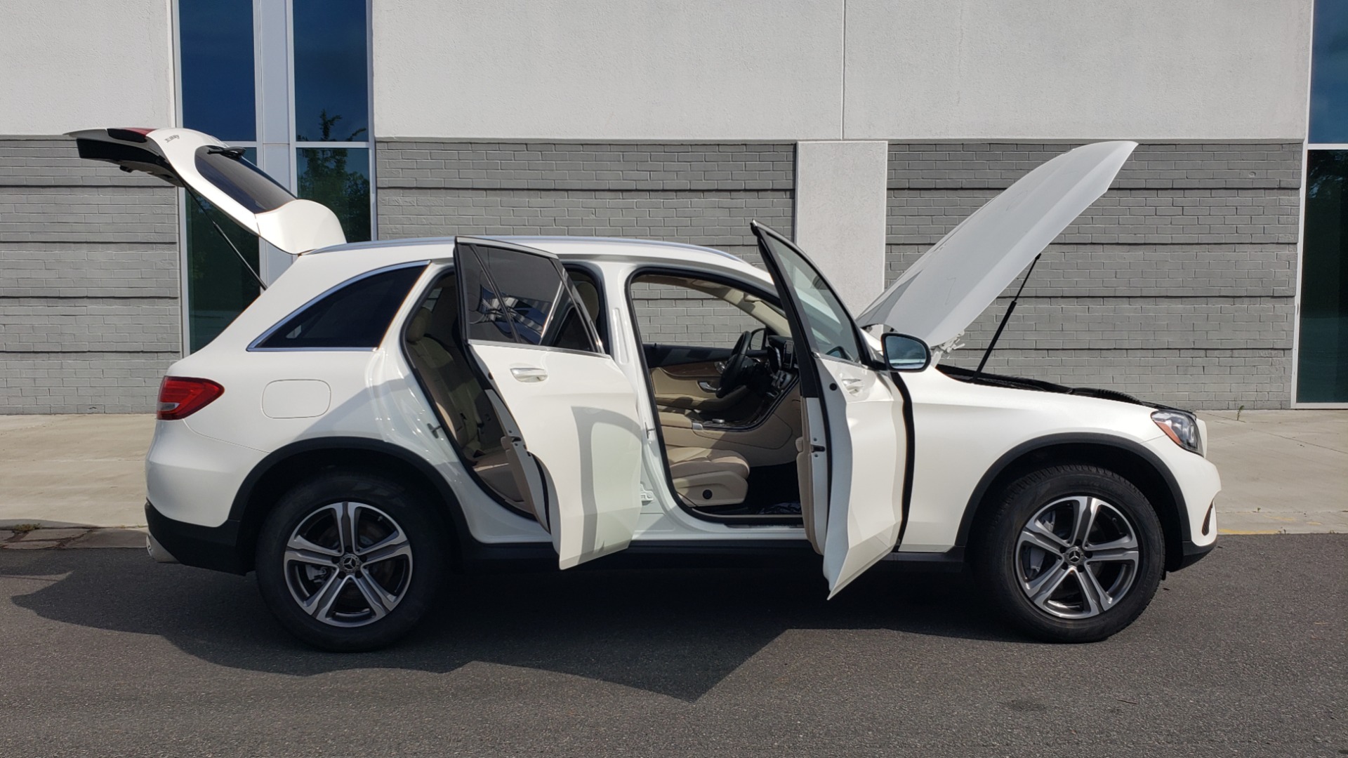 Used 2018 Mercedes-Benz GLC 300 4MATIC / PREM PKG / PANO-ROOF / APPLE / REARVIEW for sale Sold at Formula Imports in Charlotte NC 28227 12