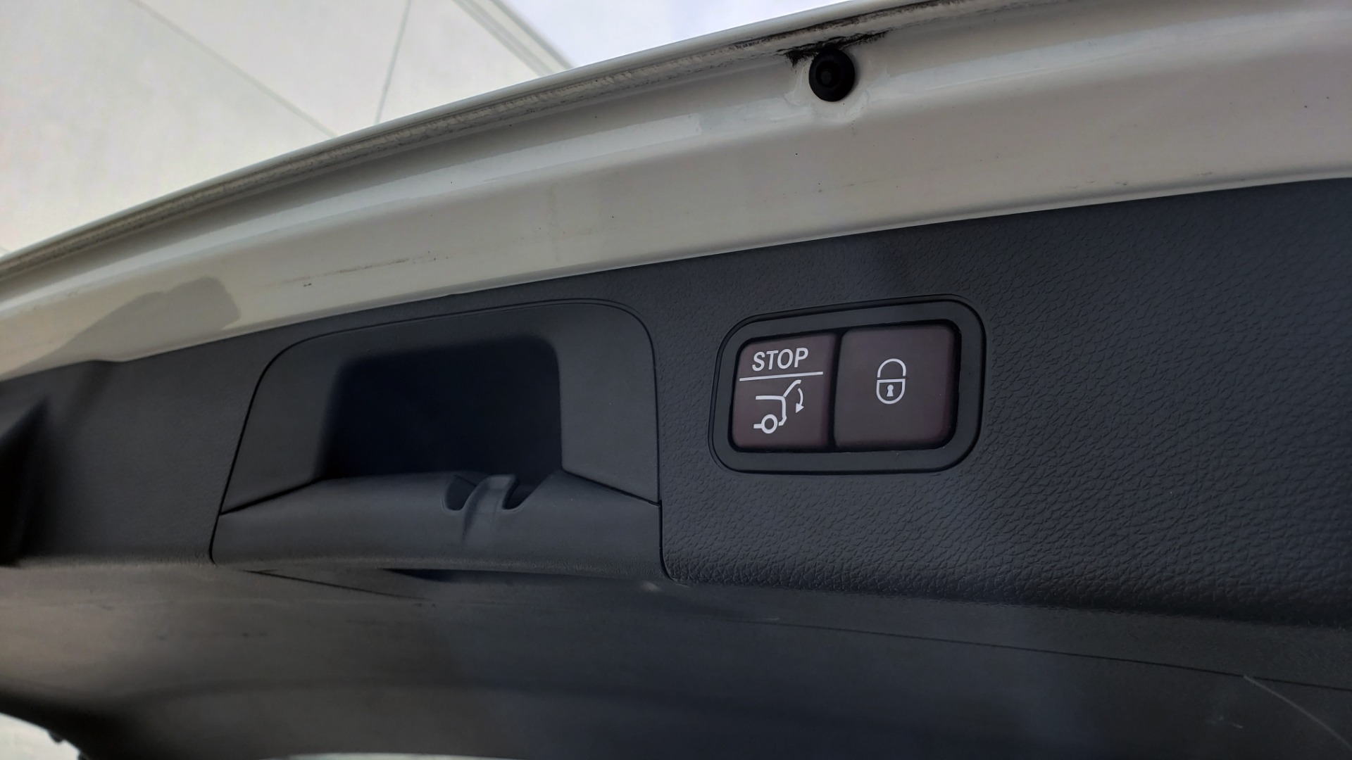 Used 2018 Mercedes-Benz GLC 300 4MATIC / PREM PKG / PANO-ROOF / APPLE / REARVIEW for sale Sold at Formula Imports in Charlotte NC 28227 21