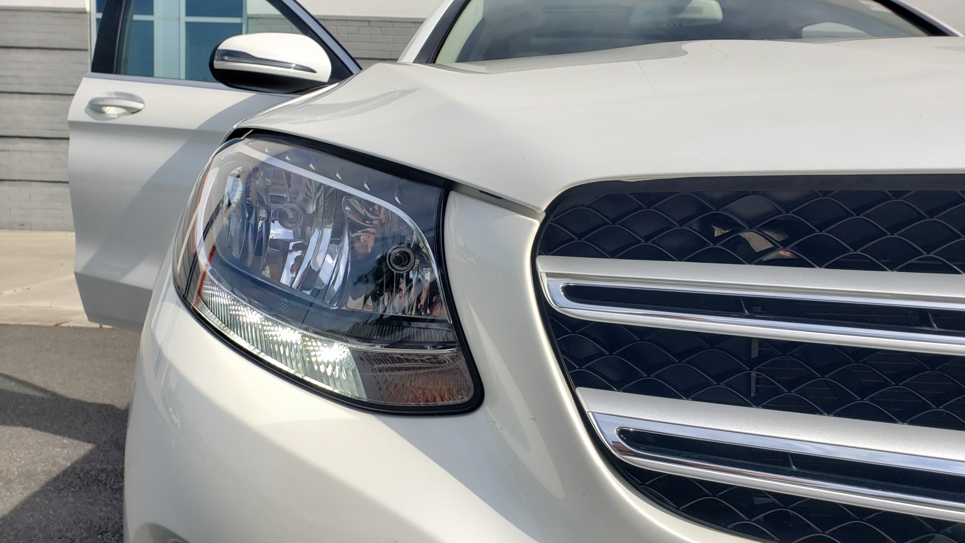 Used 2018 Mercedes-Benz GLC 300 4MATIC / PREM PKG / PANO-ROOF / APPLE / REARVIEW for sale Sold at Formula Imports in Charlotte NC 28227 23