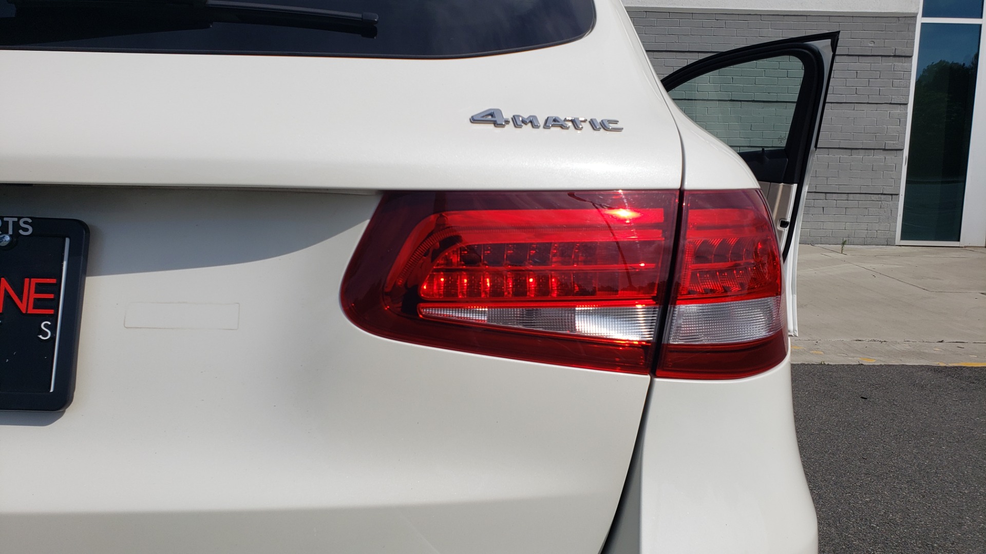 Used 2018 Mercedes-Benz GLC 300 4MATIC / PREM PKG / PANO-ROOF / APPLE / REARVIEW for sale Sold at Formula Imports in Charlotte NC 28227 30