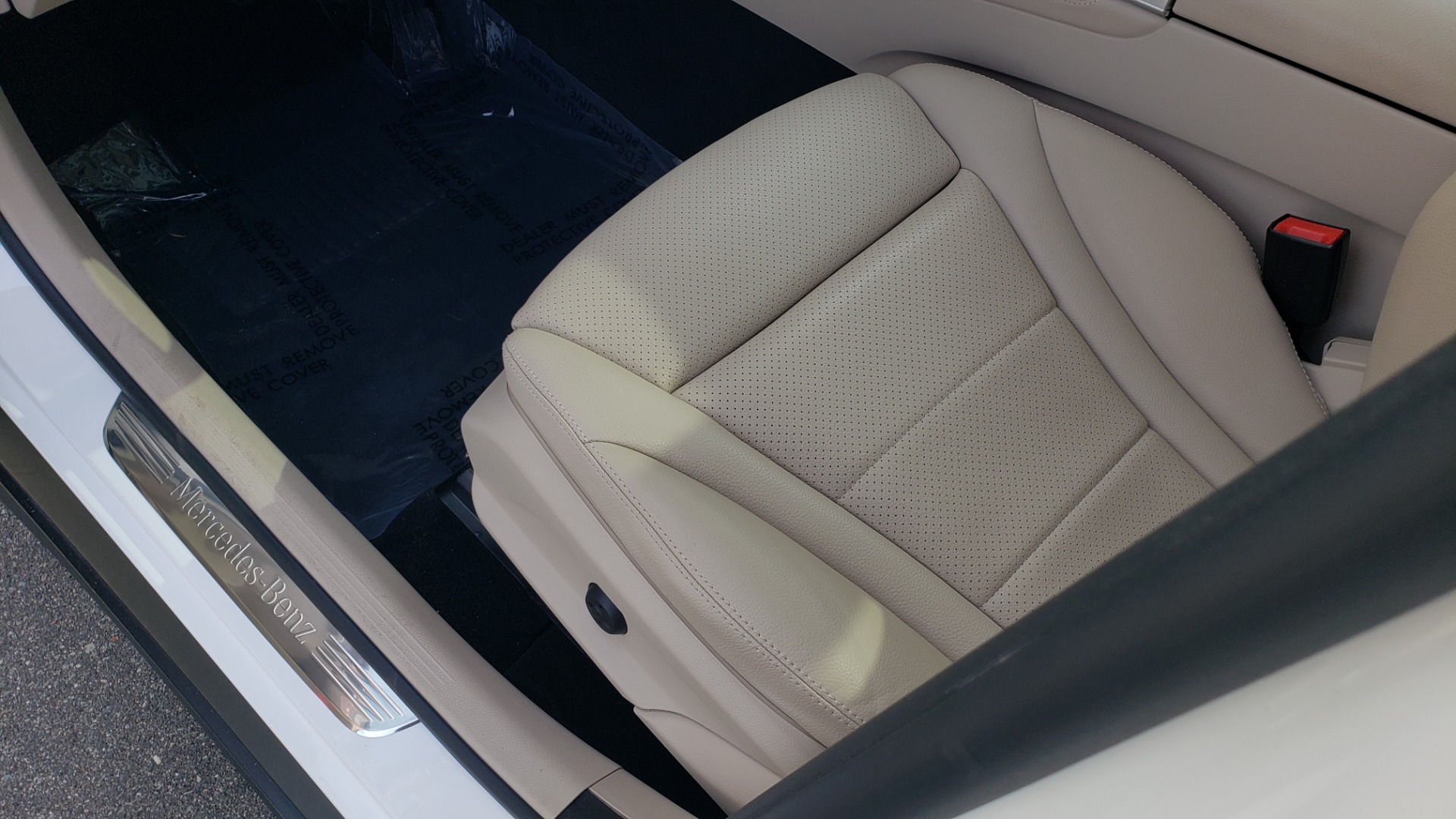 Used 2018 Mercedes-Benz GLC 300 4MATIC / PREM PKG / PANO-ROOF / APPLE / REARVIEW for sale Sold at Formula Imports in Charlotte NC 28227 33