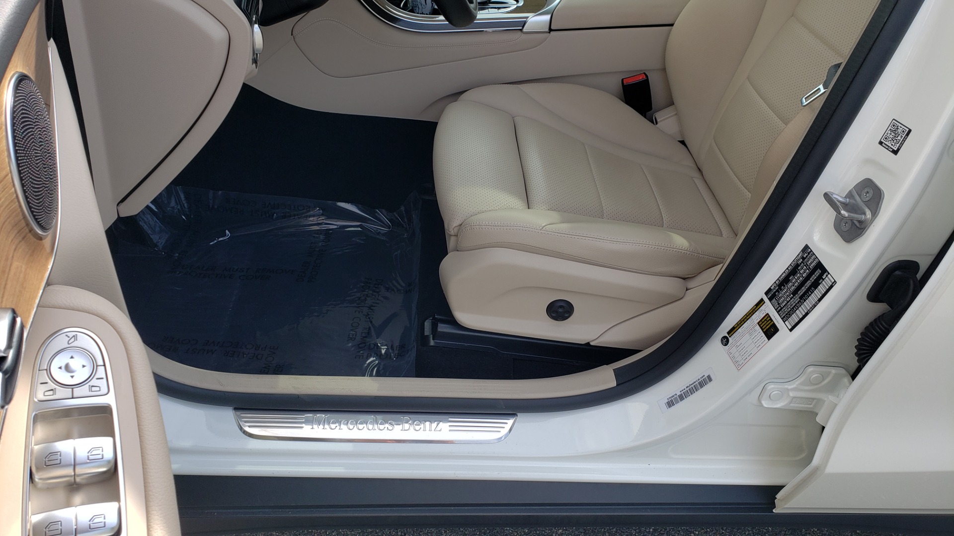 Used 2018 Mercedes-Benz GLC 300 4MATIC / PREM PKG / PANO-ROOF / APPLE / REARVIEW for sale Sold at Formula Imports in Charlotte NC 28227 34