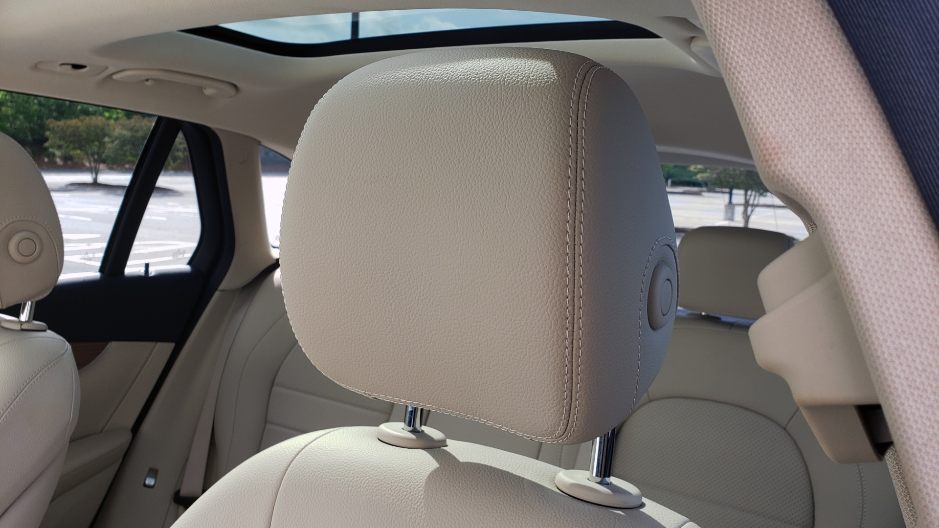 Used 2018 Mercedes-Benz GLC 300 4MATIC / PREM PKG / PANO-ROOF / APPLE / REARVIEW for sale Sold at Formula Imports in Charlotte NC 28227 36