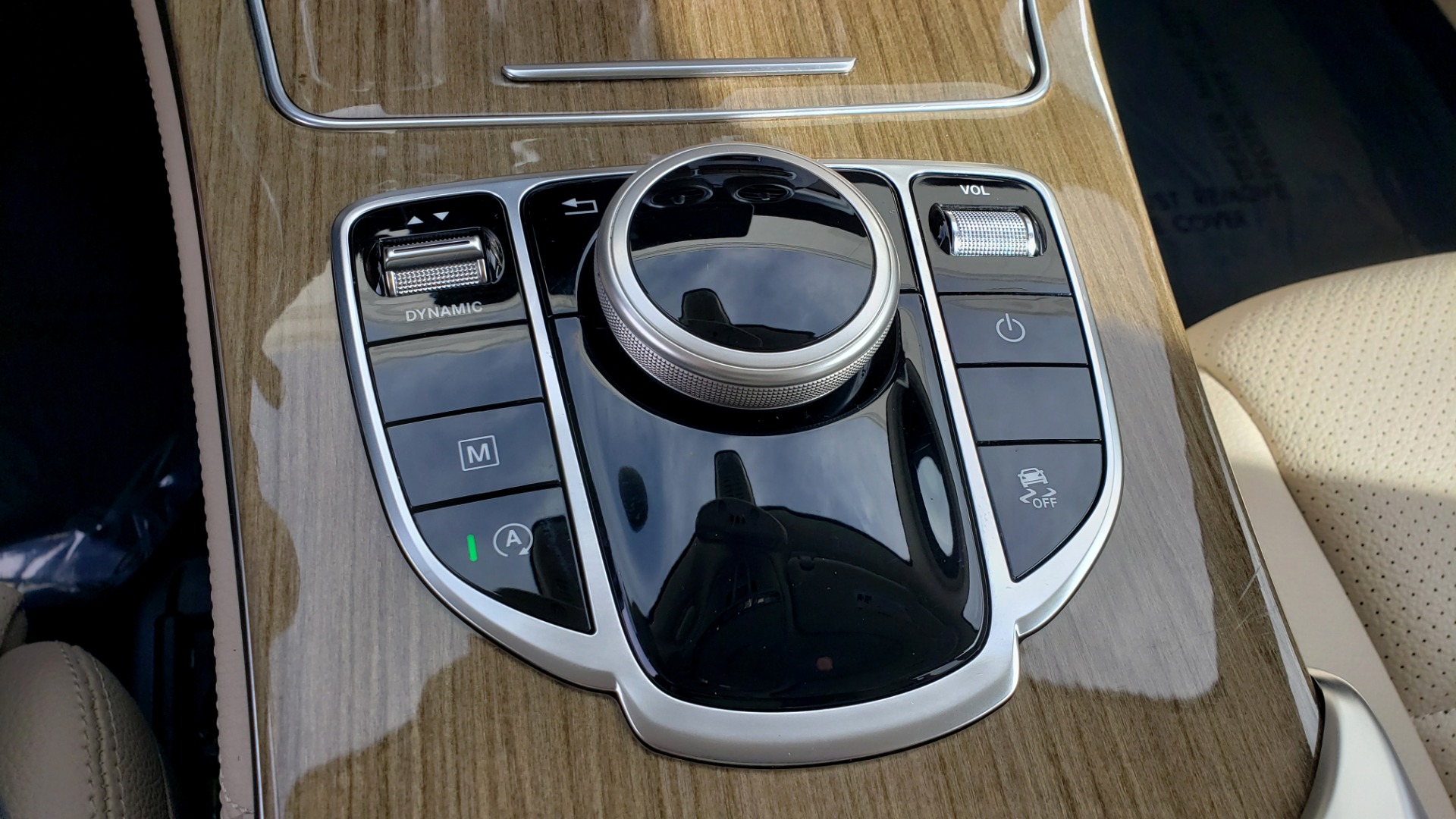 Used 2018 Mercedes-Benz GLC 300 4MATIC / PREM PKG / PANO-ROOF / APPLE / REARVIEW for sale Sold at Formula Imports in Charlotte NC 28227 52