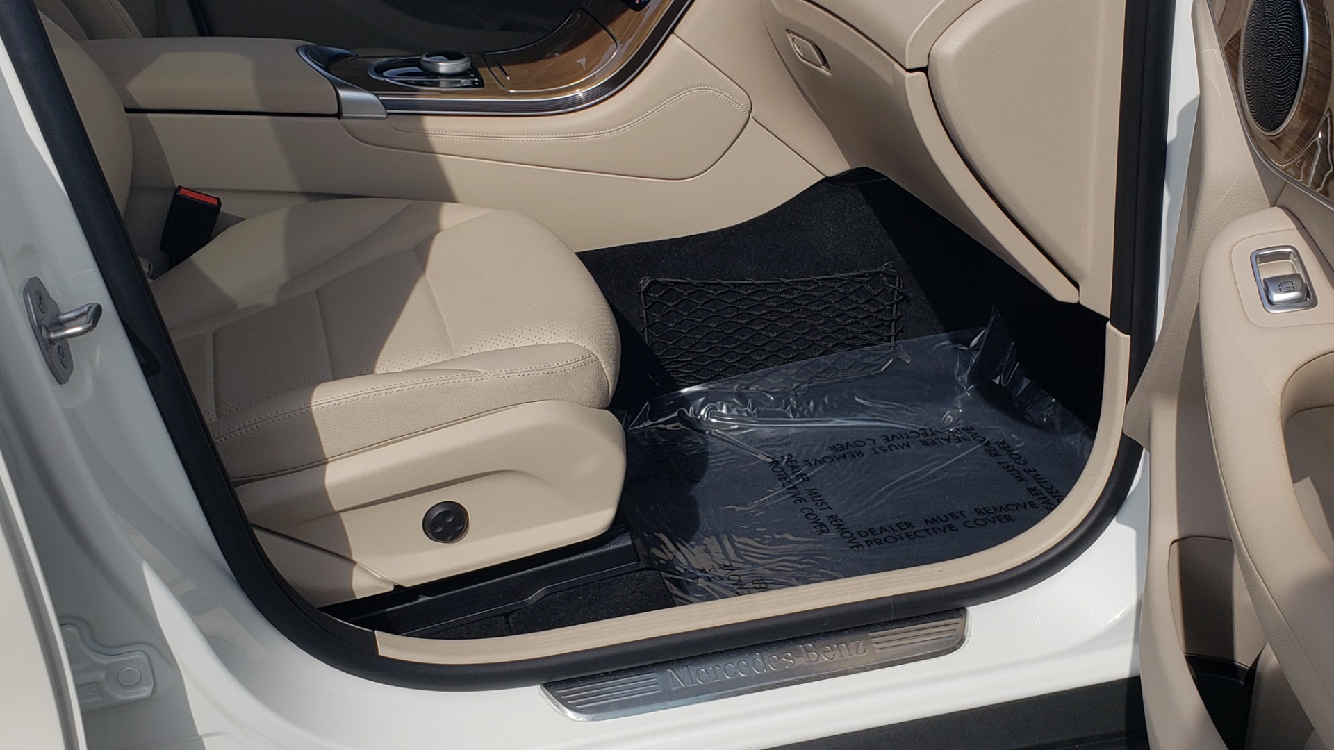 Used 2018 Mercedes-Benz GLC 300 4MATIC / PREM PKG / PANO-ROOF / APPLE / REARVIEW for sale Sold at Formula Imports in Charlotte NC 28227 61
