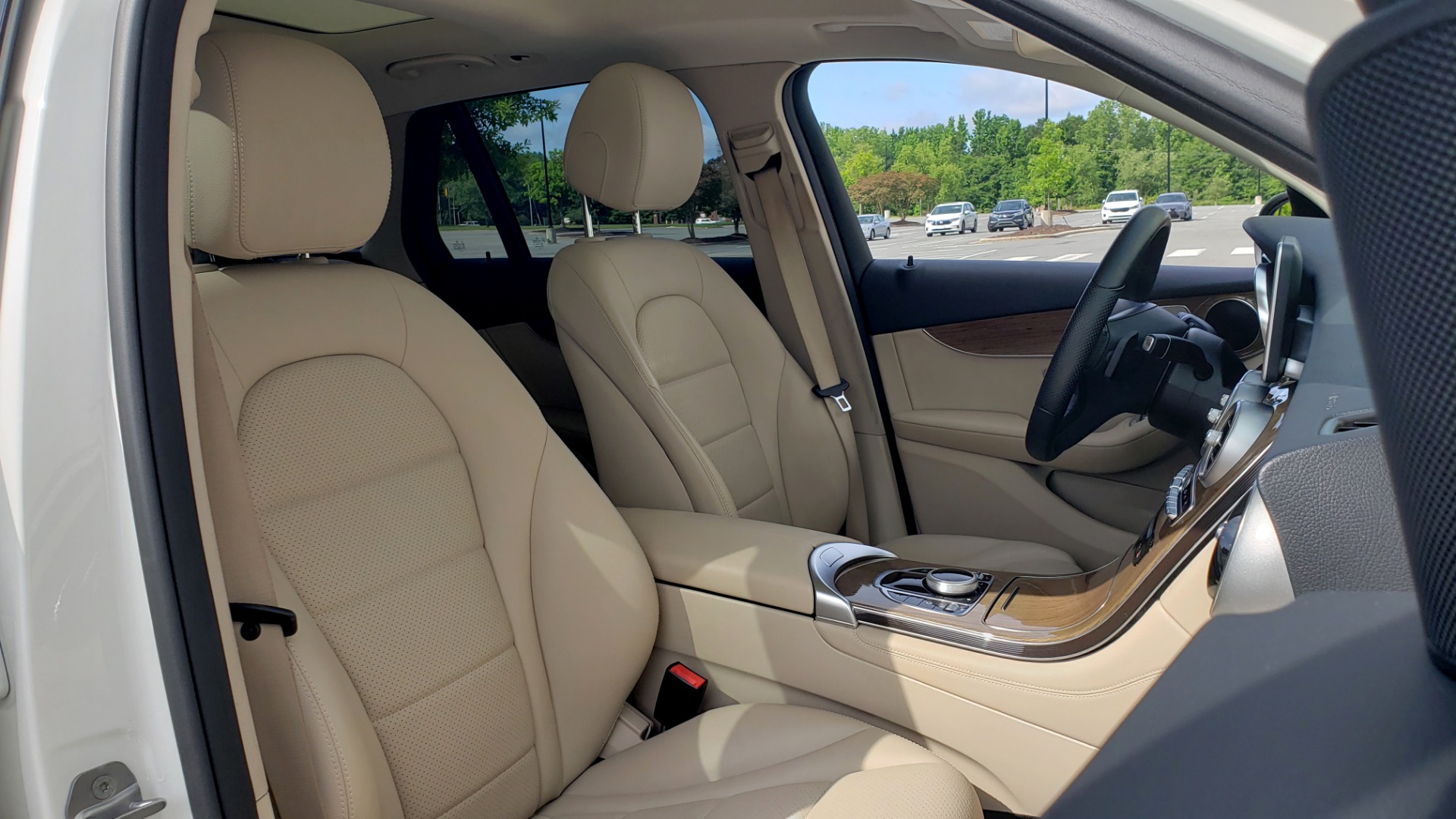 Used 2018 Mercedes-Benz GLC 300 4MATIC / PREM PKG / PANO-ROOF / APPLE / REARVIEW for sale Sold at Formula Imports in Charlotte NC 28227 62