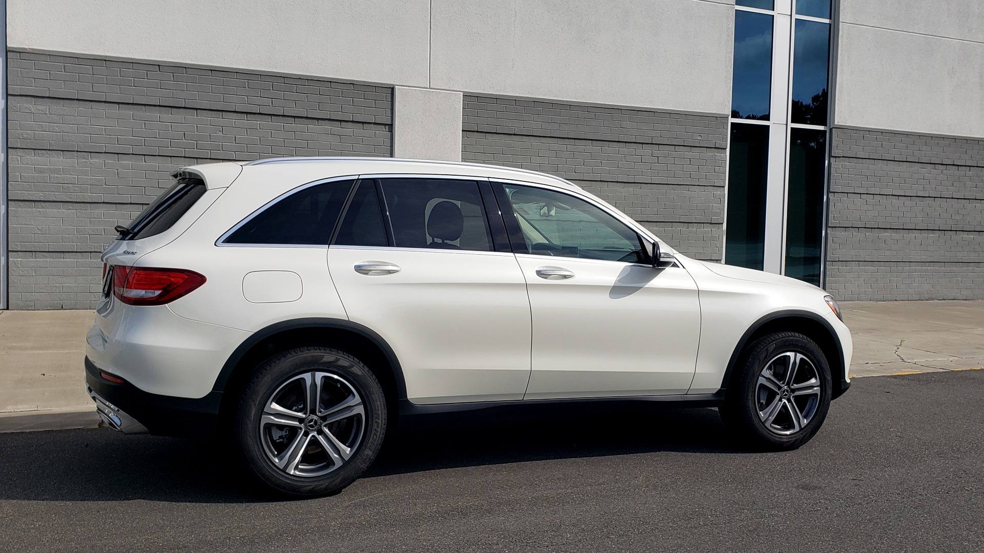 Used 2018 Mercedes-Benz GLC 300 4MATIC / PREM PKG / PANO-ROOF / APPLE / REARVIEW for sale Sold at Formula Imports in Charlotte NC 28227 8