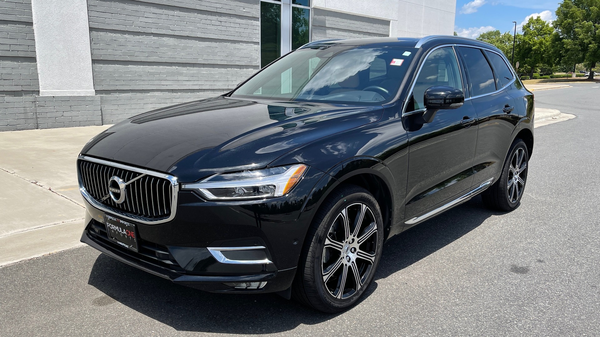 Used 2018 Volvo XC60 INSCRIPTION 2.0L TURBO SUV / AWD / NAV / SUNROOF / REARVIEW for sale Sold at Formula Imports in Charlotte NC 28227 2