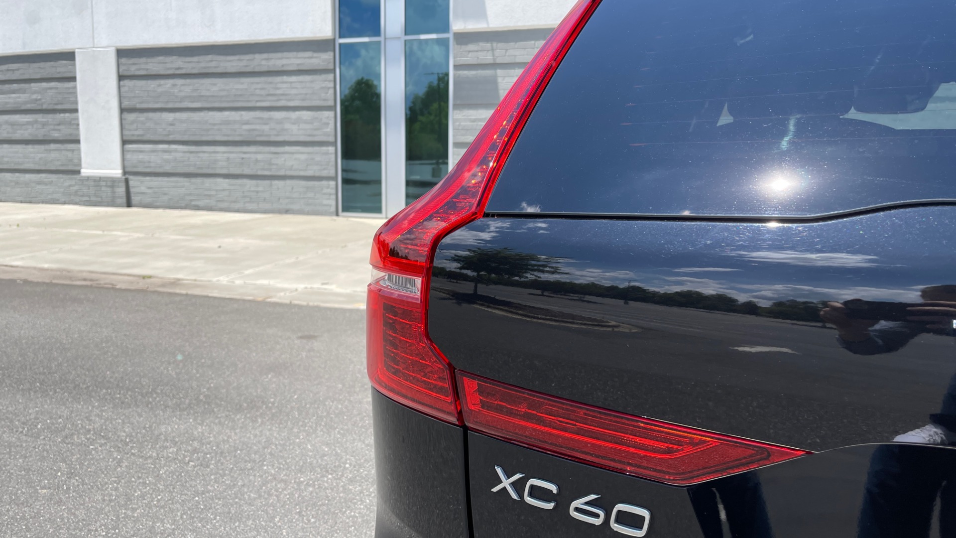 Used 2018 Volvo XC60 INSCRIPTION 2.0L TURBO SUV / AWD / NAV / SUNROOF / REARVIEW for sale Sold at Formula Imports in Charlotte NC 28227 23