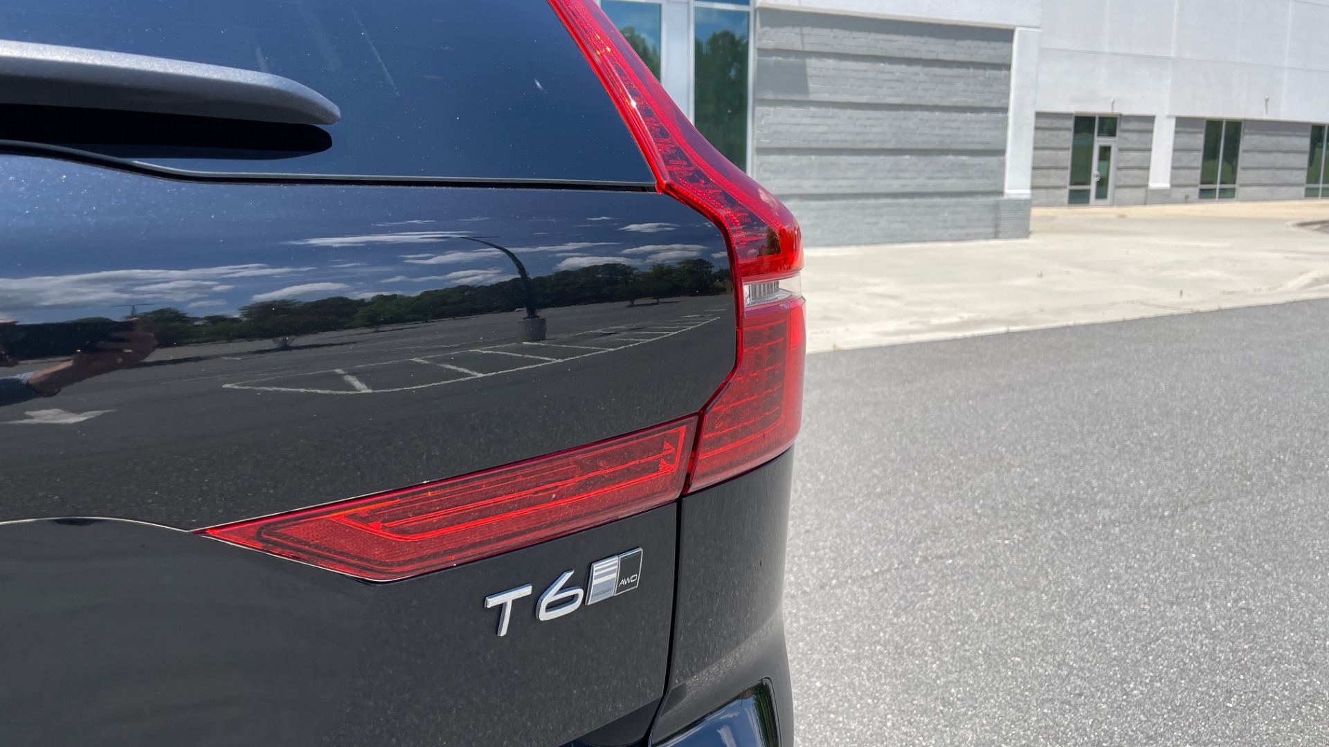 Used 2018 Volvo XC60 INSCRIPTION 2.0L TURBO SUV / AWD / NAV / SUNROOF / REARVIEW for sale Sold at Formula Imports in Charlotte NC 28227 24