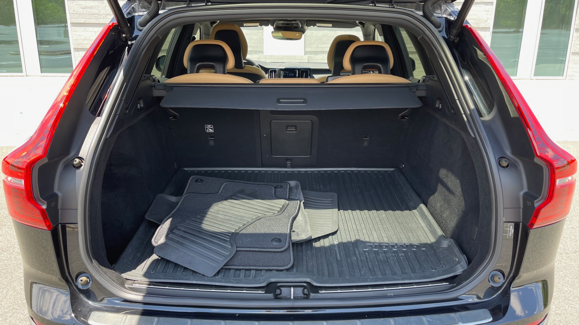 Used 2018 Volvo XC60 INSCRIPTION 2.0L TURBO SUV / AWD / NAV / SUNROOF / REARVIEW for sale Sold at Formula Imports in Charlotte NC 28227 25