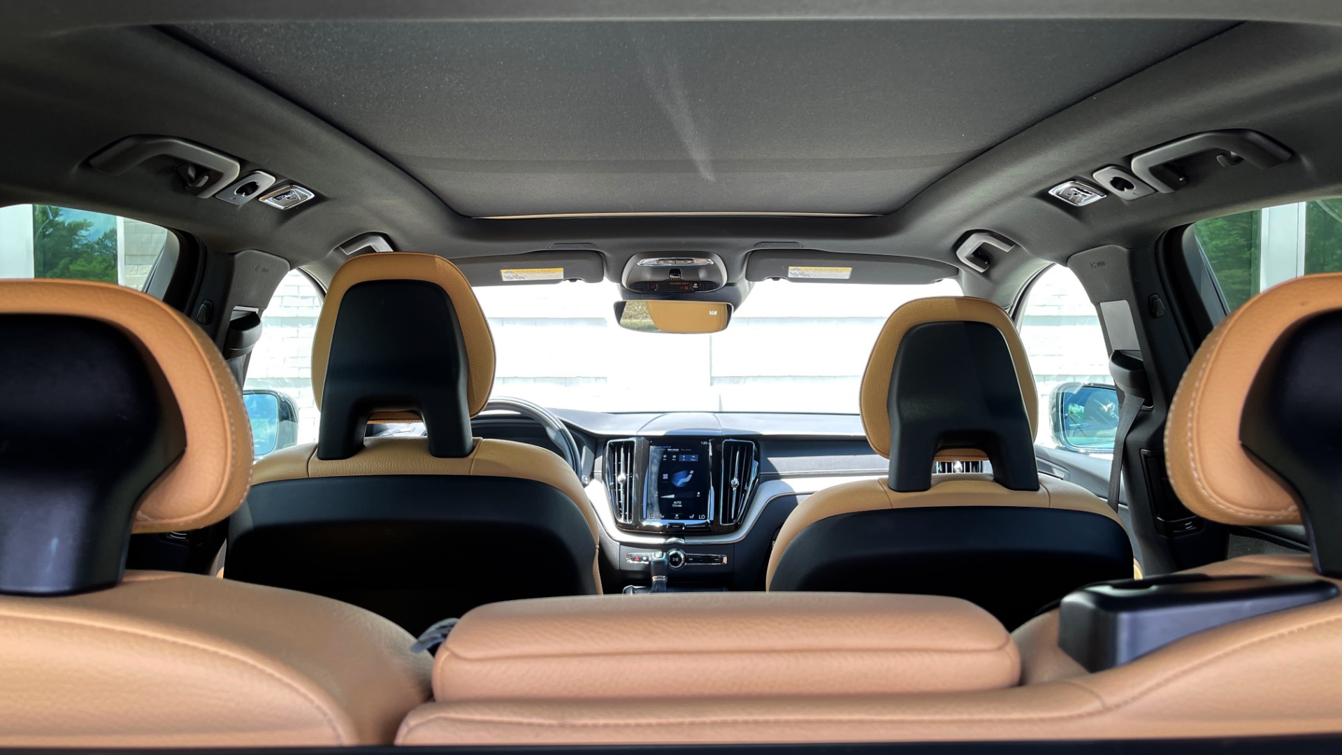 Used 2018 Volvo XC60 INSCRIPTION 2.0L TURBO SUV / AWD / NAV / SUNROOF / REARVIEW for sale Sold at Formula Imports in Charlotte NC 28227 31