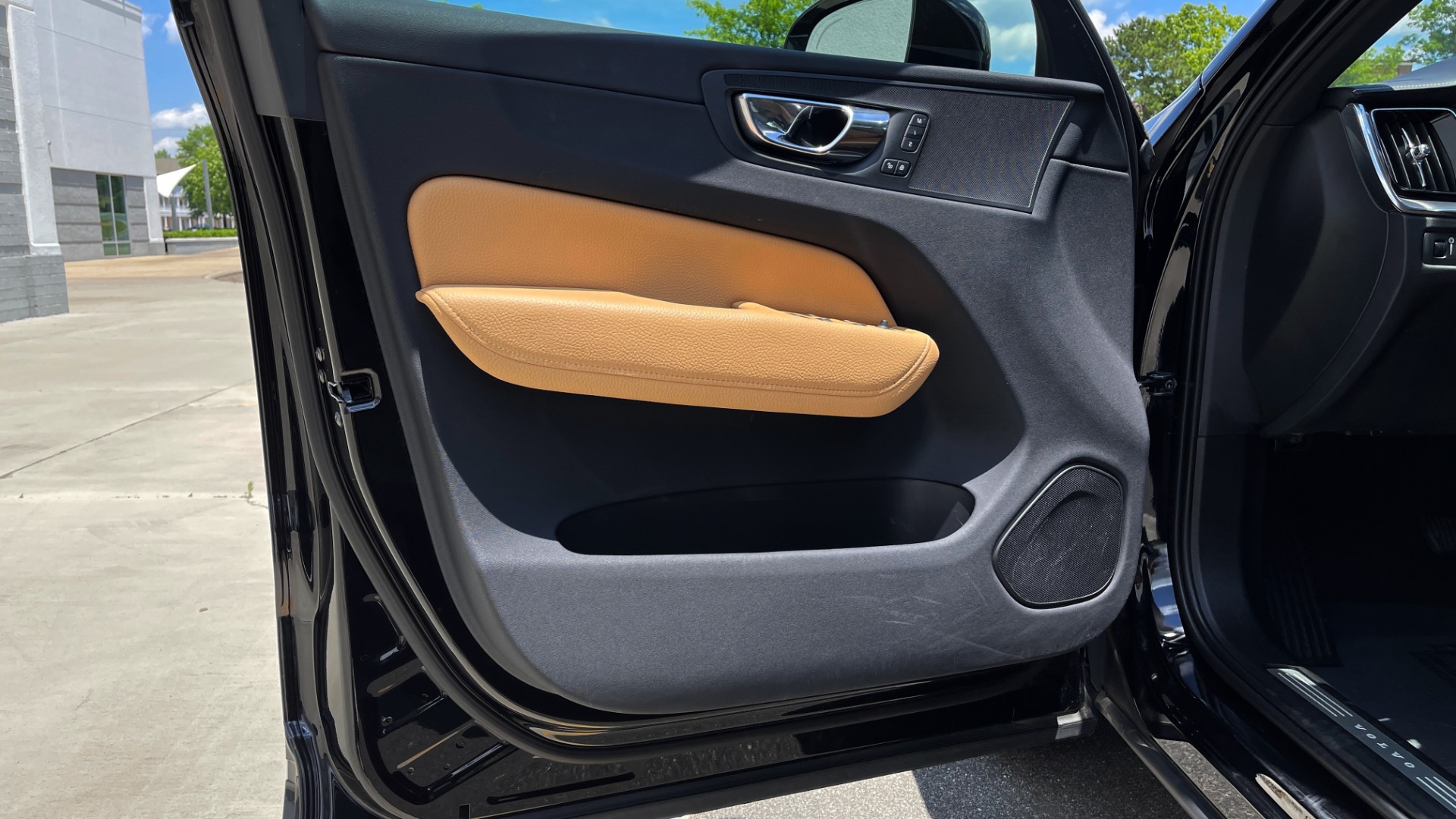 Used 2018 Volvo XC60 INSCRIPTION 2.0L TURBO SUV / AWD / NAV / SUNROOF / REARVIEW for sale Sold at Formula Imports in Charlotte NC 28227 34