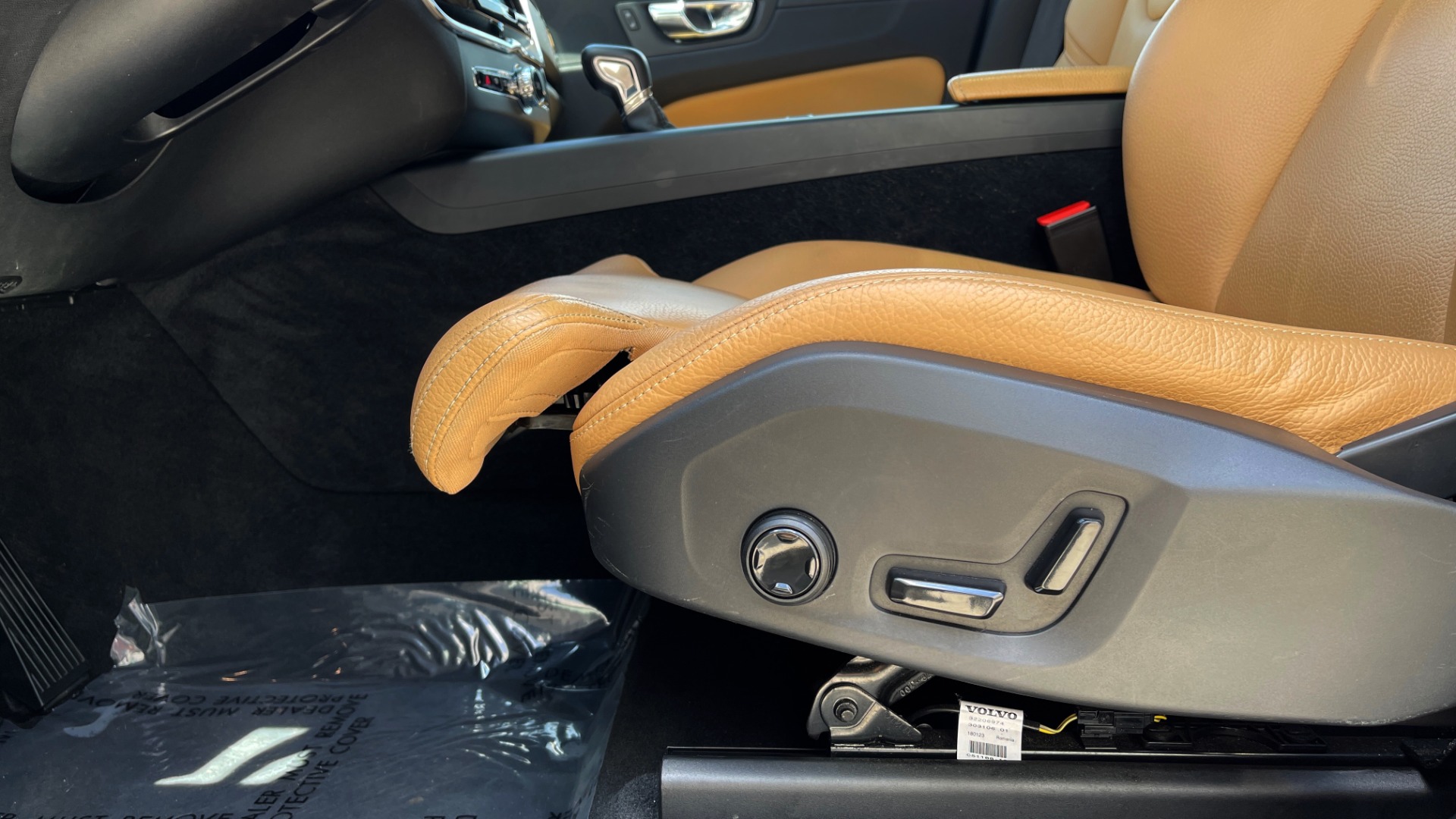 Used 2018 Volvo XC60 INSCRIPTION 2.0L TURBO SUV / AWD / NAV / SUNROOF / REARVIEW for sale Sold at Formula Imports in Charlotte NC 28227 36