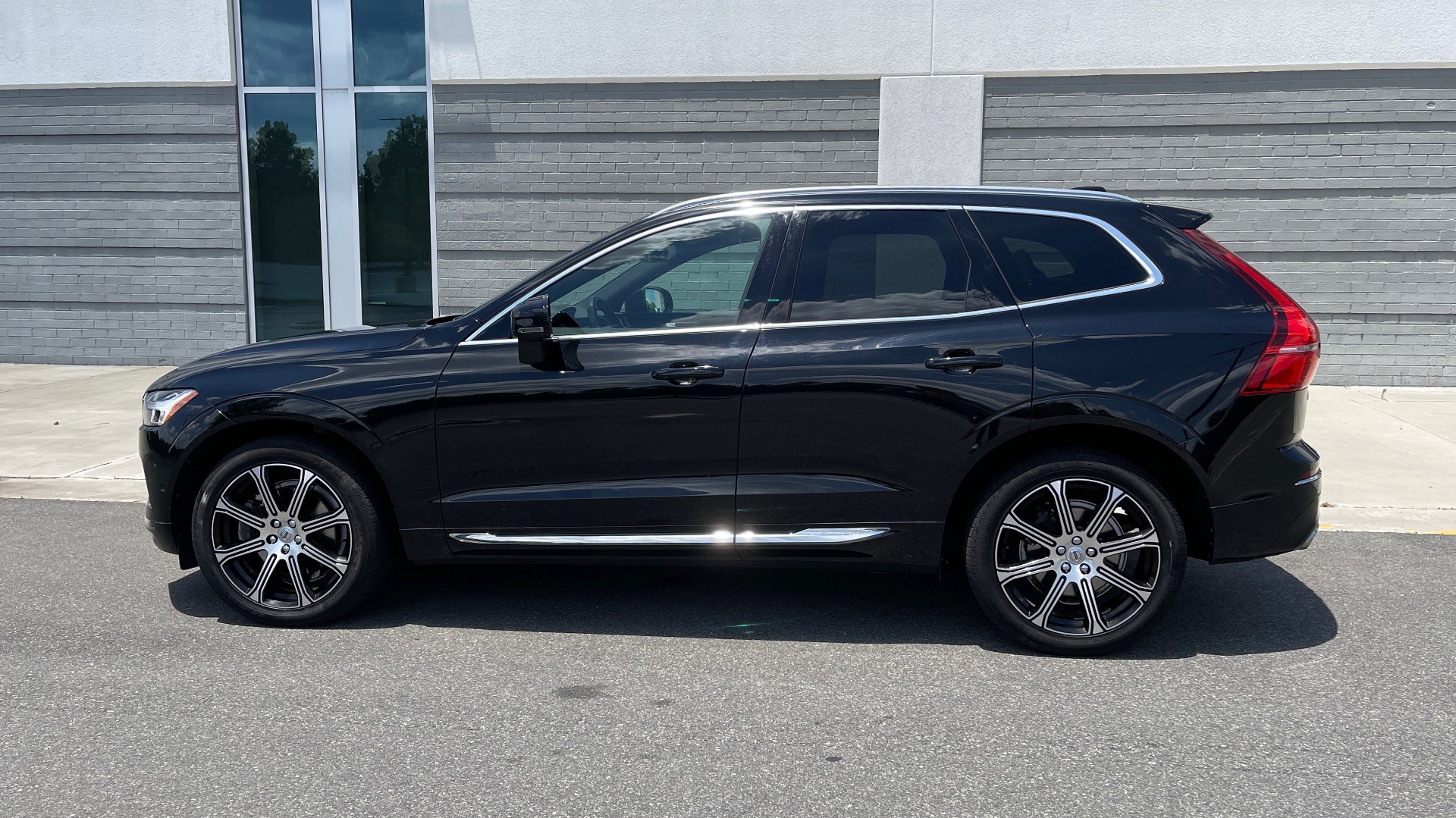 Used 2018 Volvo XC60 INSCRIPTION 2.0L TURBO SUV / AWD / NAV / SUNROOF / REARVIEW for sale Sold at Formula Imports in Charlotte NC 28227 4