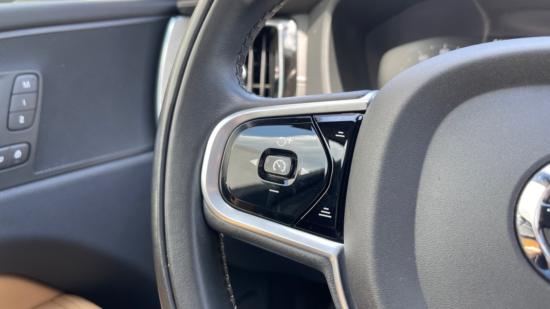 Used 2018 Volvo XC60 INSCRIPTION 2.0L TURBO SUV / AWD / NAV / SUNROOF / REARVIEW for sale Sold at Formula Imports in Charlotte NC 28227 43