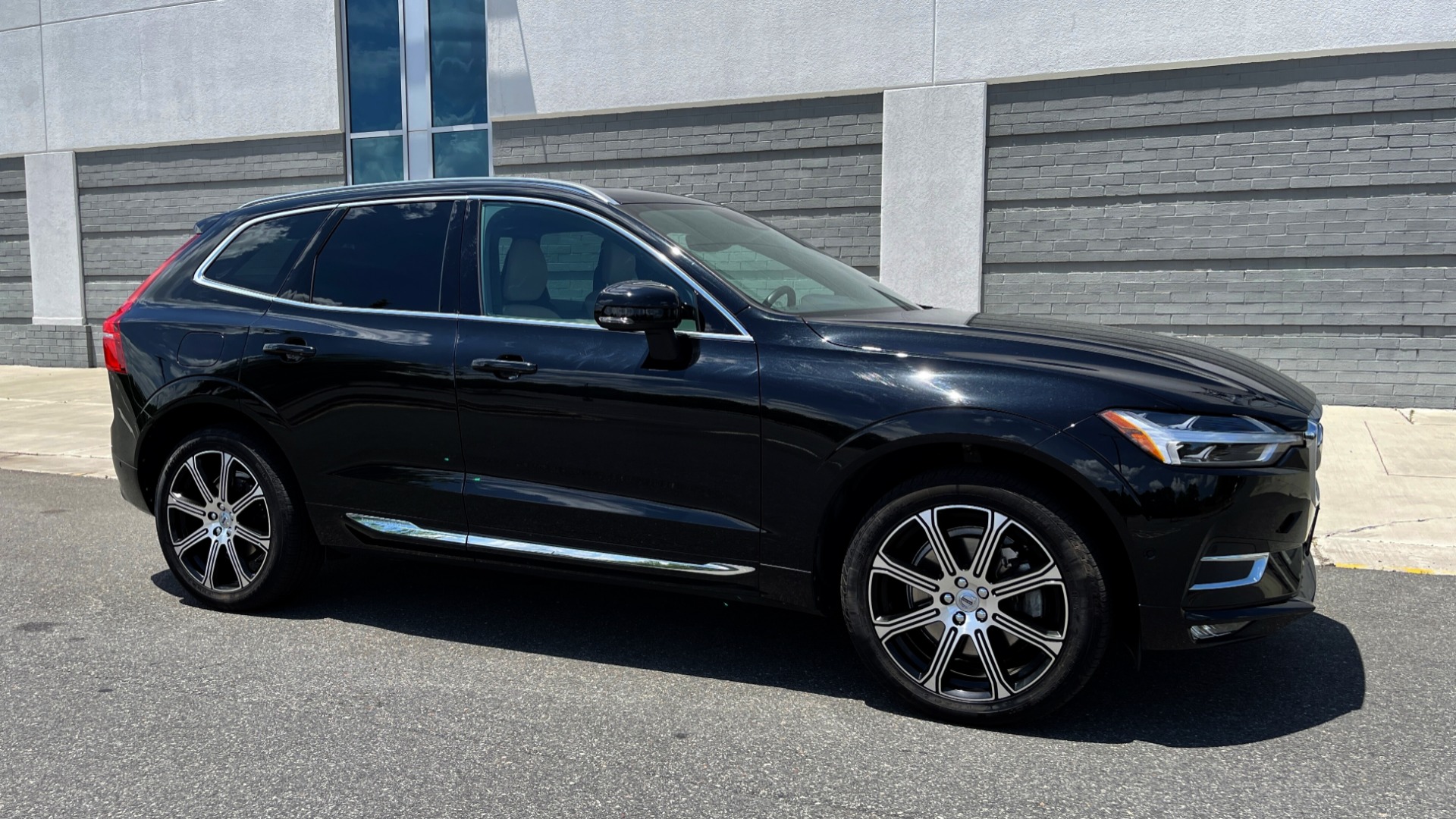Used 2018 Volvo XC60 INSCRIPTION 2.0L TURBO SUV / AWD / NAV / SUNROOF / REARVIEW for sale Sold at Formula Imports in Charlotte NC 28227 6