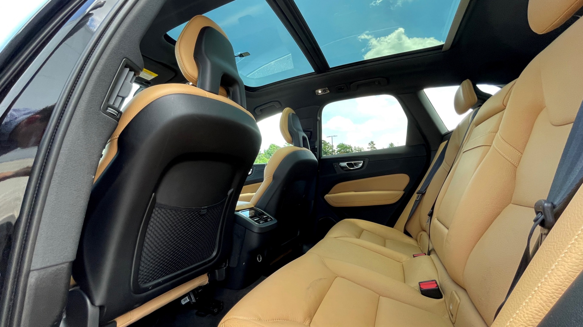 Used 2018 Volvo XC60 INSCRIPTION 2.0L TURBO SUV / AWD / NAV / SUNROOF / REARVIEW for sale Sold at Formula Imports in Charlotte NC 28227 64
