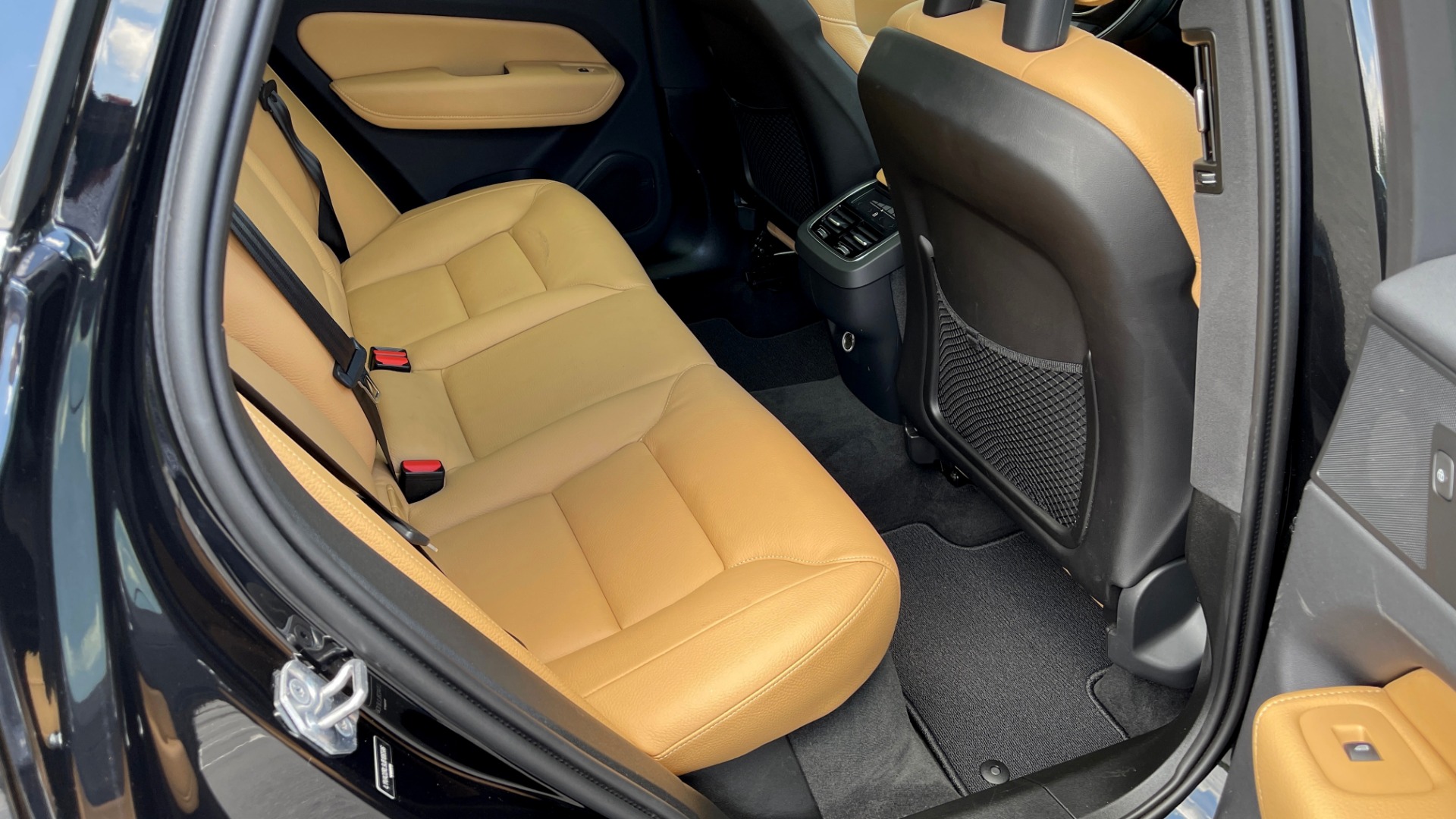 Used 2018 Volvo XC60 INSCRIPTION 2.0L TURBO SUV / AWD / NAV / SUNROOF / REARVIEW for sale Sold at Formula Imports in Charlotte NC 28227 69