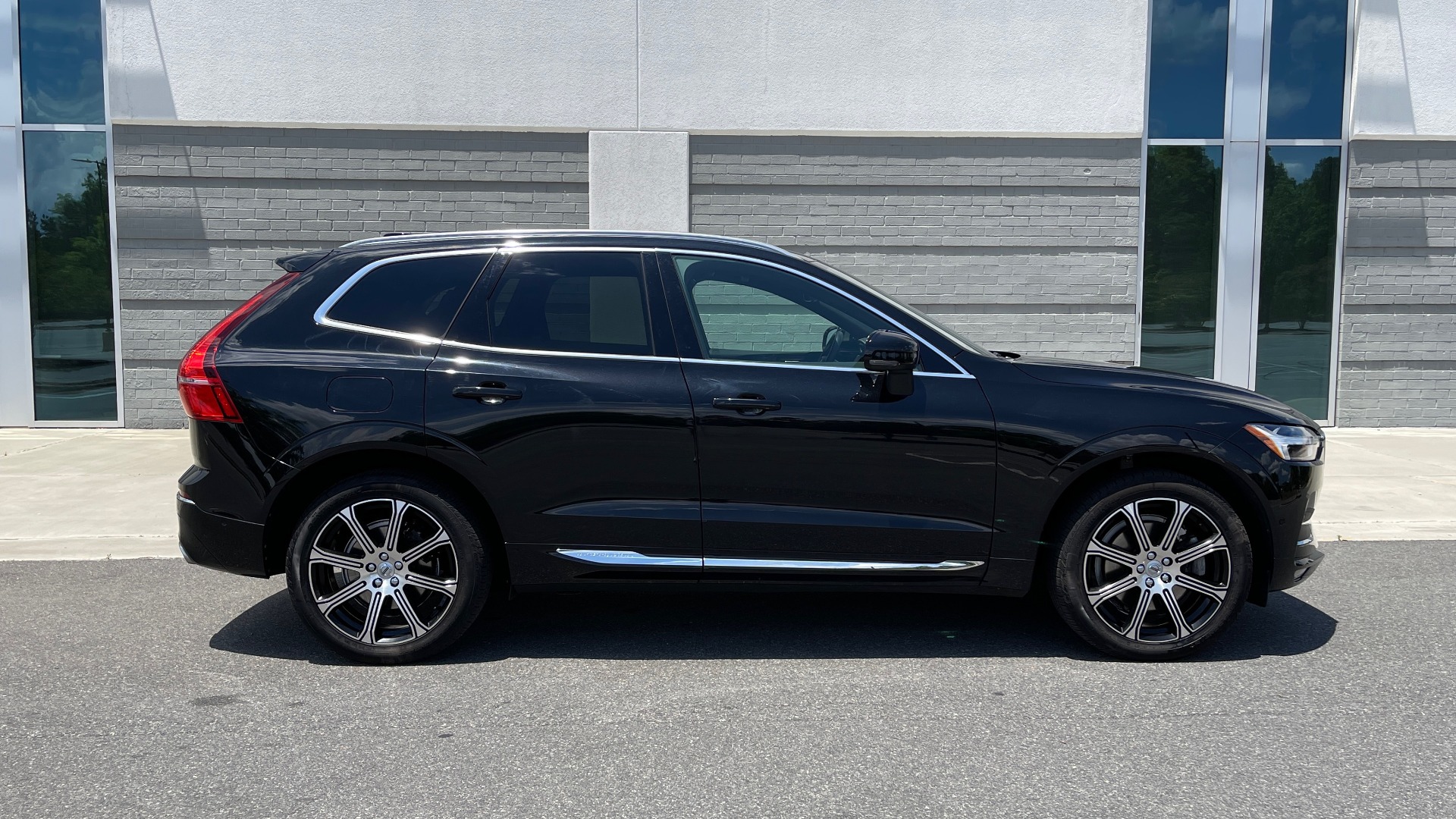 Used 2018 Volvo XC60 INSCRIPTION 2.0L TURBO SUV / AWD / NAV / SUNROOF / REARVIEW for sale Sold at Formula Imports in Charlotte NC 28227 7