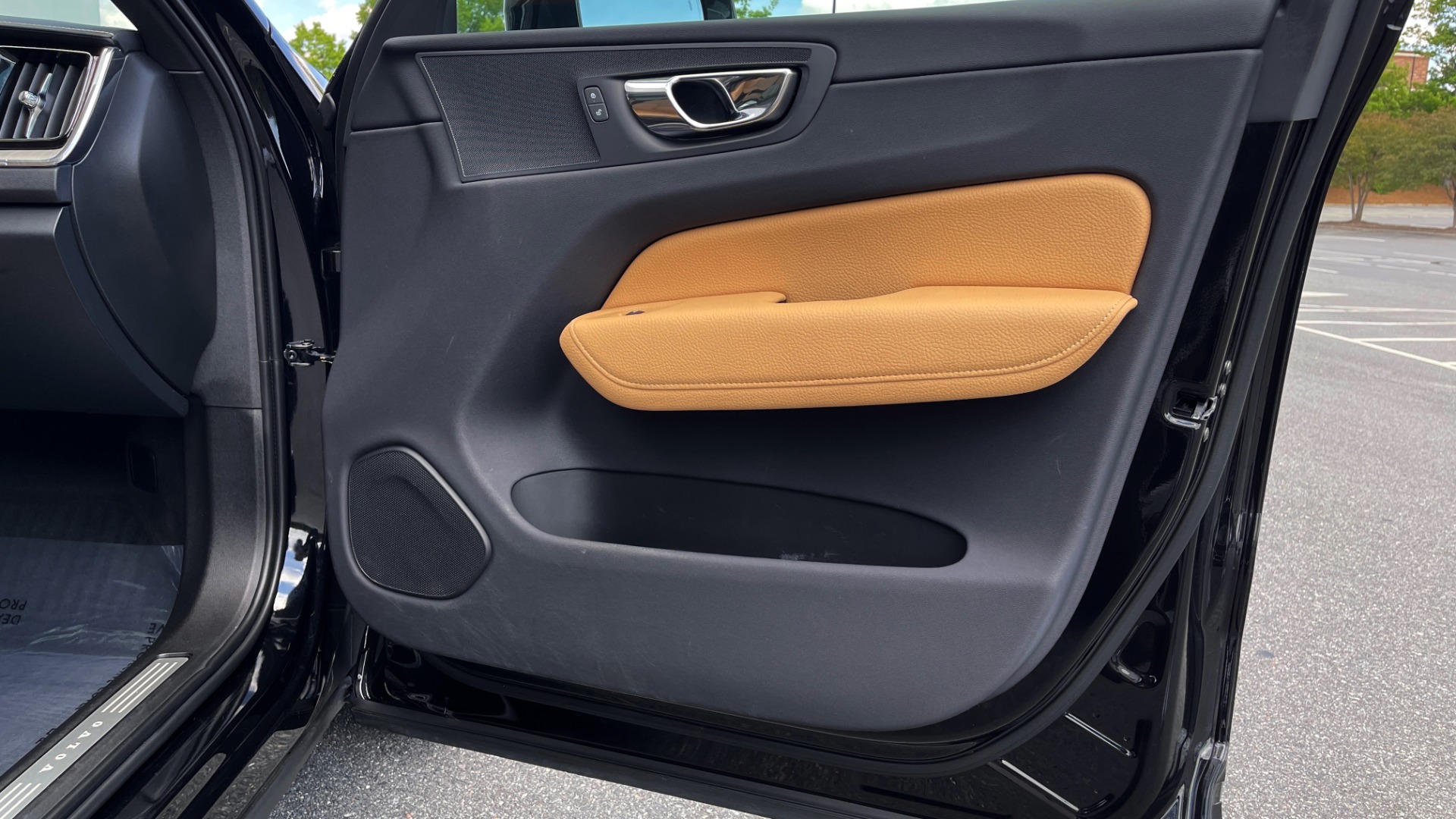 Used 2018 Volvo XC60 INSCRIPTION 2.0L TURBO SUV / AWD / NAV / SUNROOF / REARVIEW for sale Sold at Formula Imports in Charlotte NC 28227 70