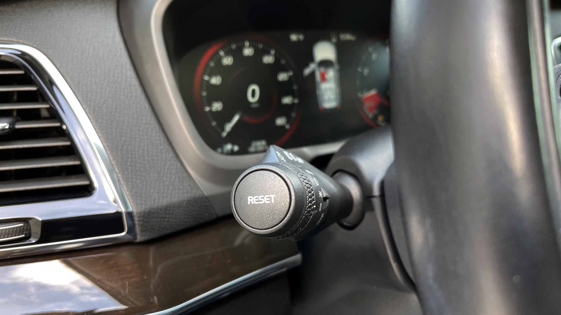 Used 2018 Volvo XC90 T5 AWD MOMENTUM PLUS / NAV / SUNROOF / 3-ROW / REARVIEW for sale Sold at Formula Imports in Charlotte NC 28227 39