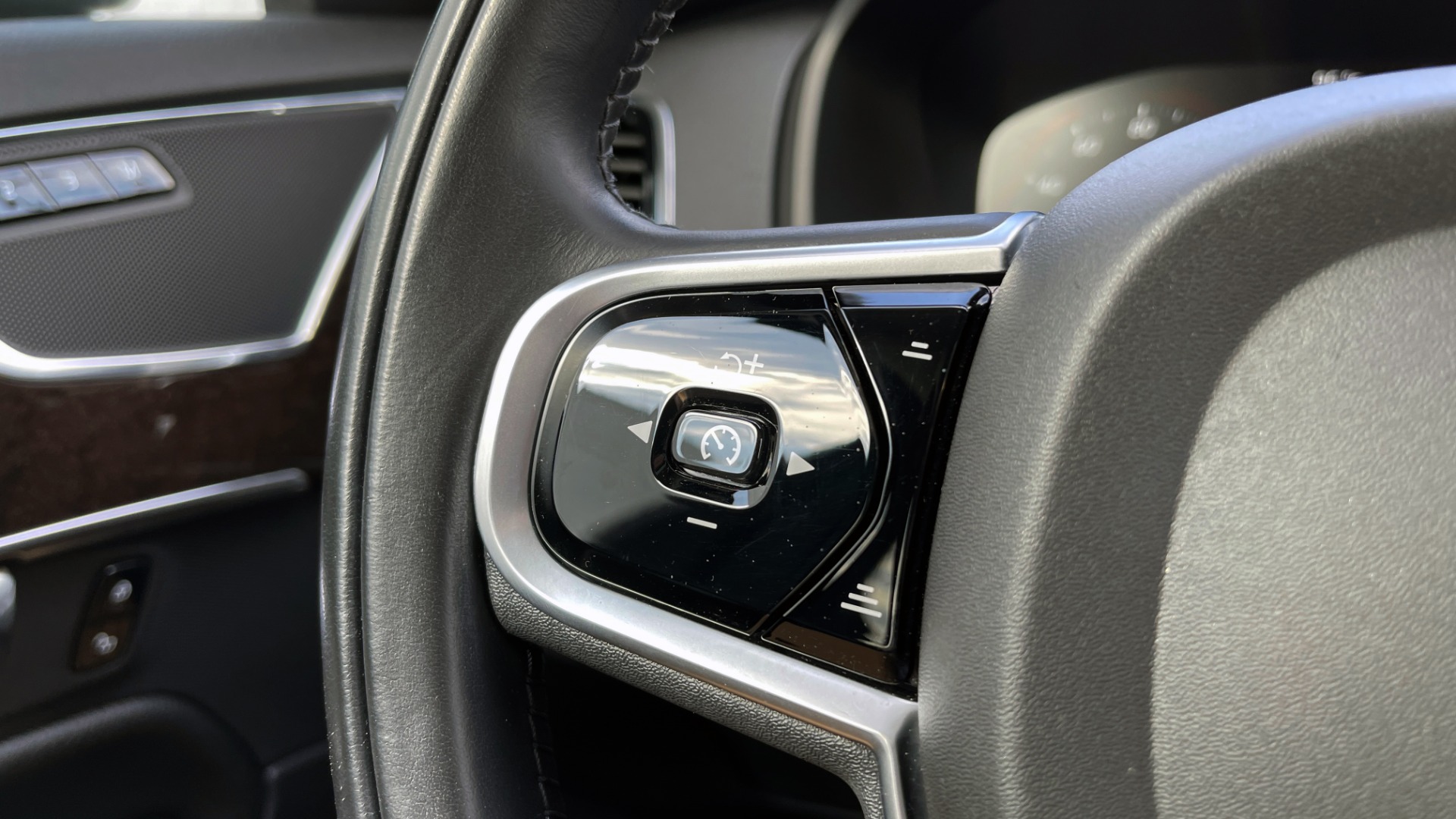 Used 2018 Volvo XC90 T5 AWD MOMENTUM PLUS / NAV / SUNROOF / 3-ROW / REARVIEW for sale Sold at Formula Imports in Charlotte NC 28227 42