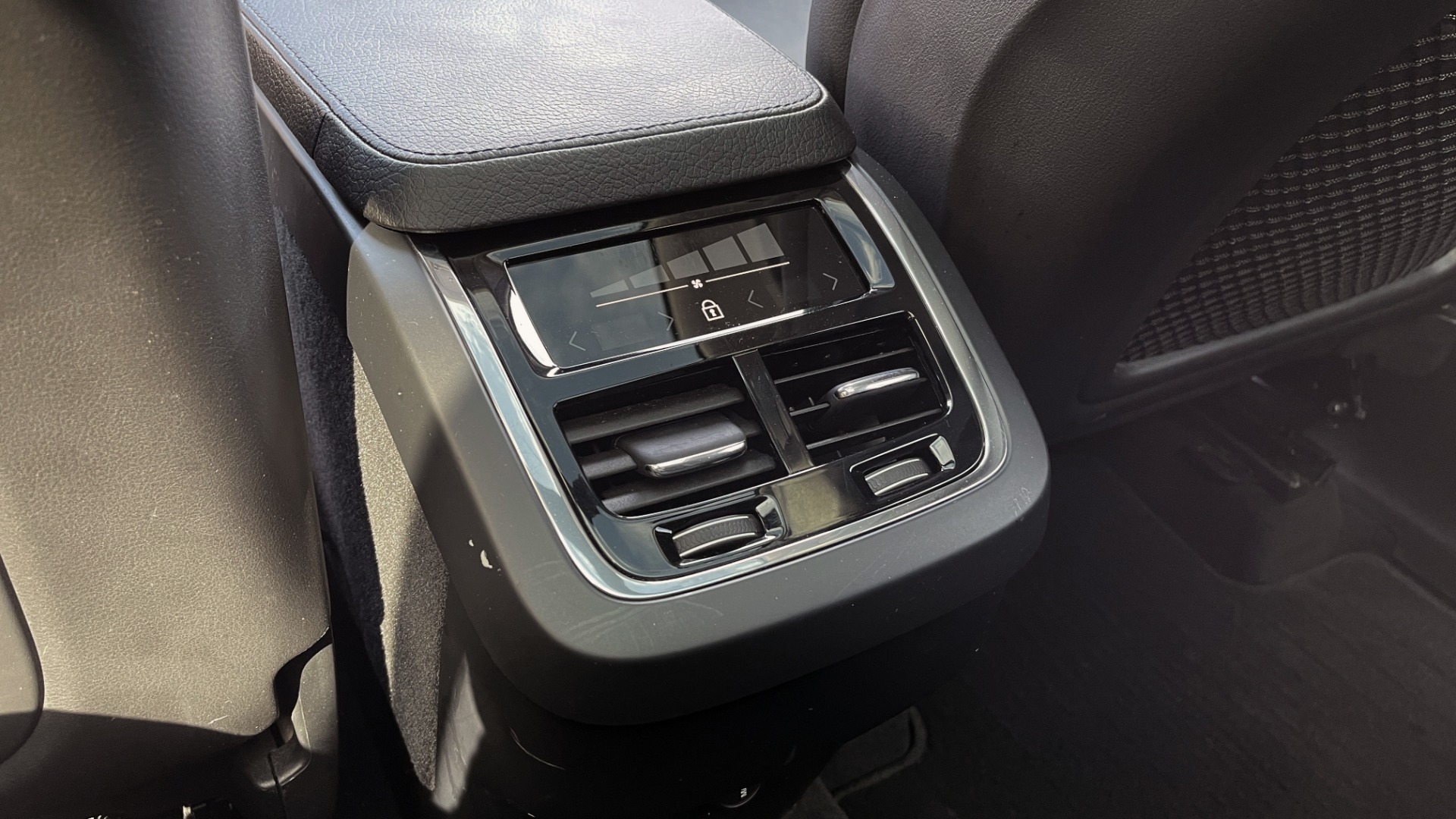 Used 2018 Volvo XC90 T5 AWD MOMENTUM PLUS / NAV / SUNROOF / 3-ROW / REARVIEW for sale Sold at Formula Imports in Charlotte NC 28227 69