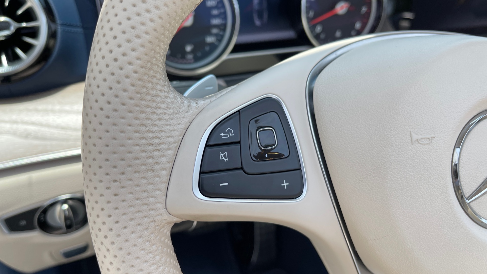 Used 2018 Mercedes-Benz E-CLASS E 400 CABRIOLET / PREM PKG / AMG LINE / NAV / REARVIEW for sale Sold at Formula Imports in Charlotte NC 28227 19