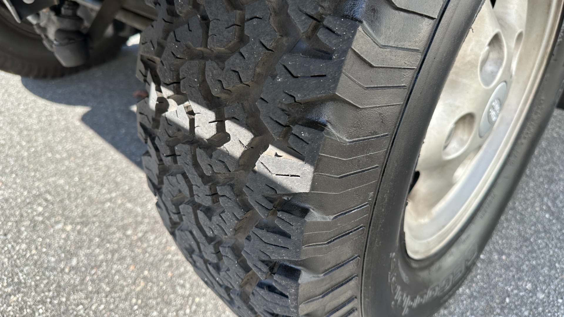 Used 1997 Land Rover DEFENDER 90 SOFT-TOP / 4X4 / 4.0L V8 / 4-SPEED AUTO / BFG TIRES for sale $87,900 at Formula Imports in Charlotte NC 28227 69