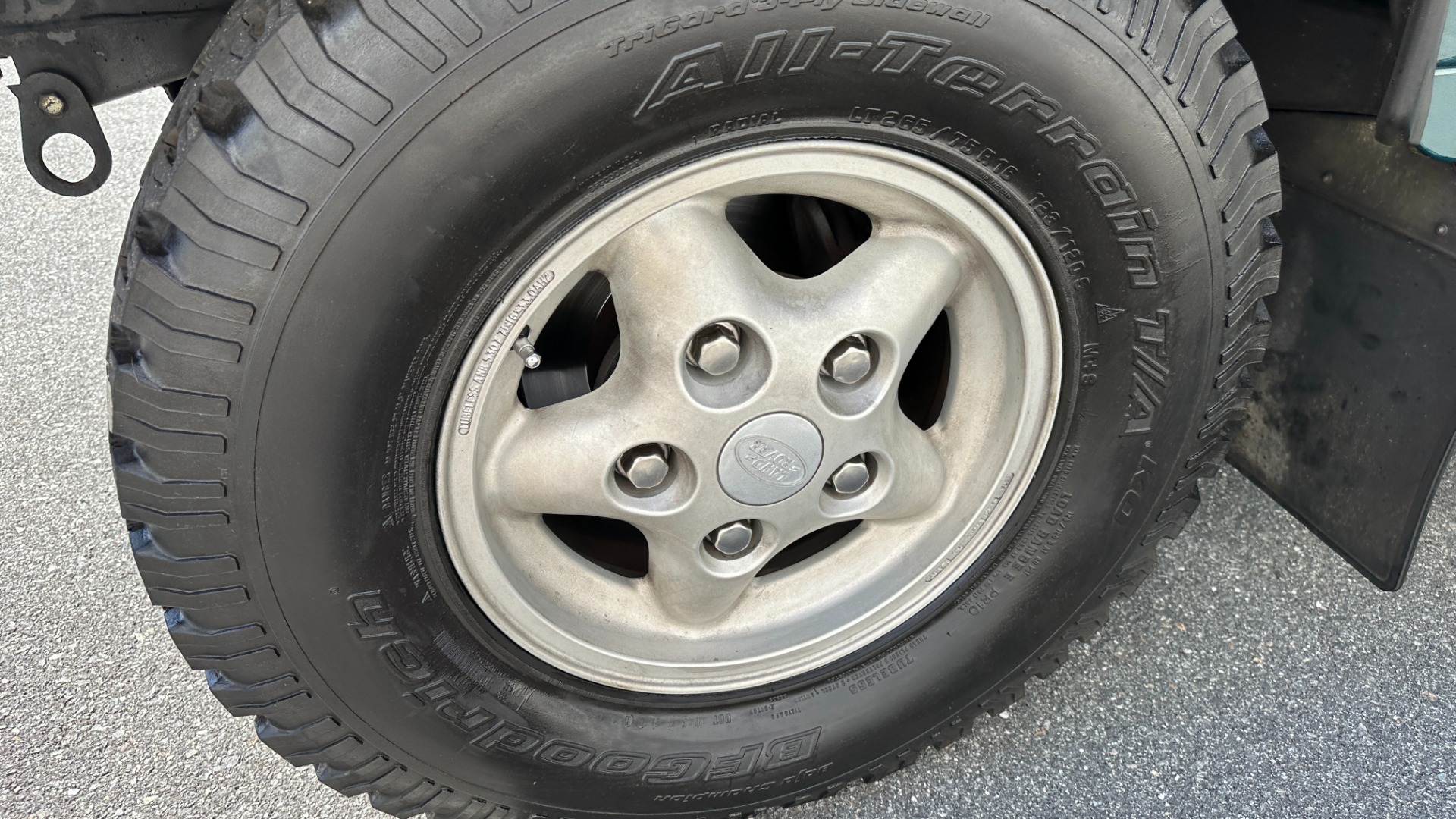 Used 1997 Land Rover DEFENDER 90 SOFT-TOP / 4X4 / 4.0L V8 / 4-SPEED AUTO / BFG TIRES for sale $87,900 at Formula Imports in Charlotte NC 28227 73