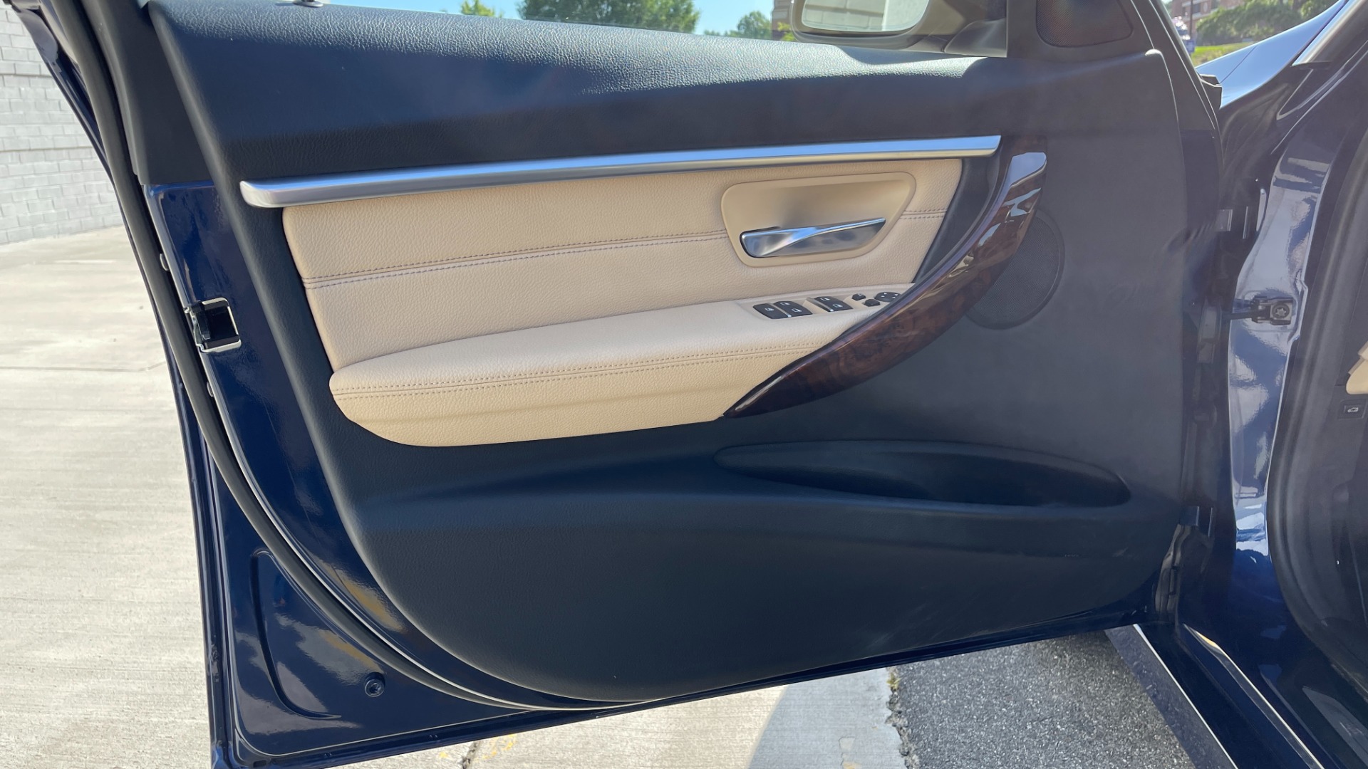 Used 2018 BMW 3 SERIES 330I XDRIVE / CONV PKG / SUNROOF / HTD STS / BLIND SPOT for sale Sold at Formula Imports in Charlotte NC 28227 30