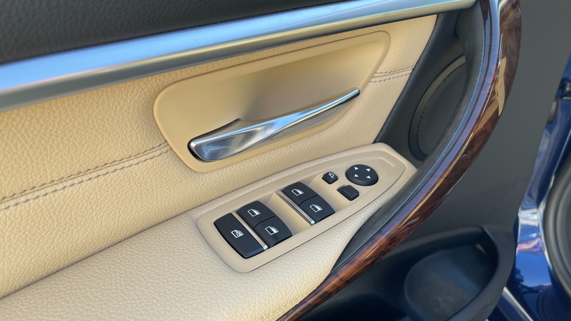 Used 2018 BMW 3 SERIES 330I XDRIVE / CONV PKG / SUNROOF / HTD STS / BLIND SPOT for sale Sold at Formula Imports in Charlotte NC 28227 31