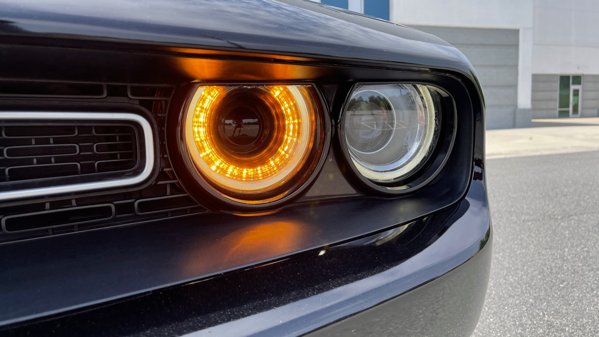 Used 2015 Dodge CHALLENGER SXT PLUS COUPE / 3.6L V6 / 8-SPD AUTO / NAV / ALPINE / SUNROOF / REARVIEW for sale Sold at Formula Imports in Charlotte NC 28227 13