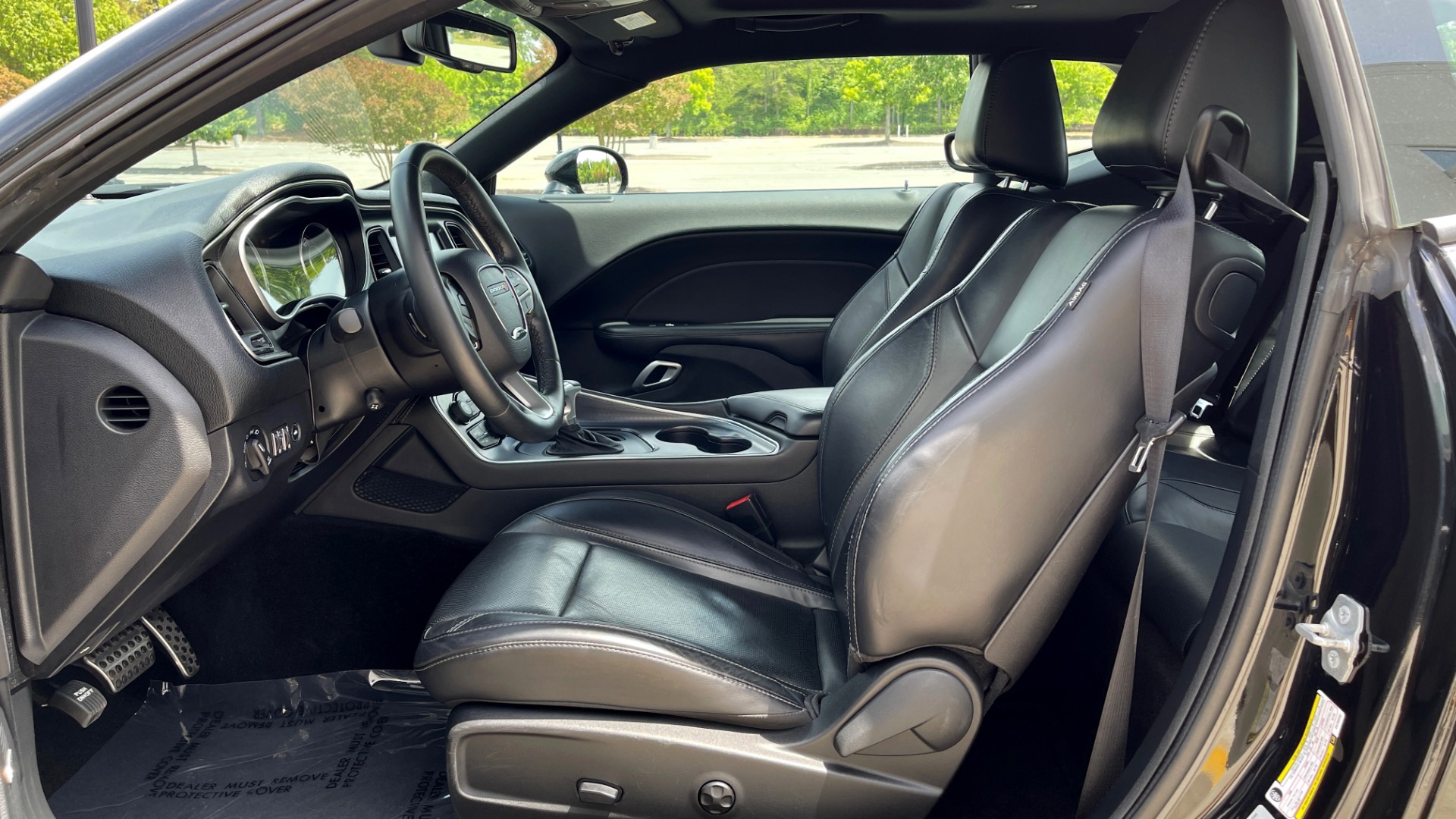 Used 2015 Dodge CHALLENGER SXT PLUS COUPE / 3.6L V6 / 8-SPD AUTO / NAV / ALPINE / SUNROOF / REARVIEW for sale Sold at Formula Imports in Charlotte NC 28227 31