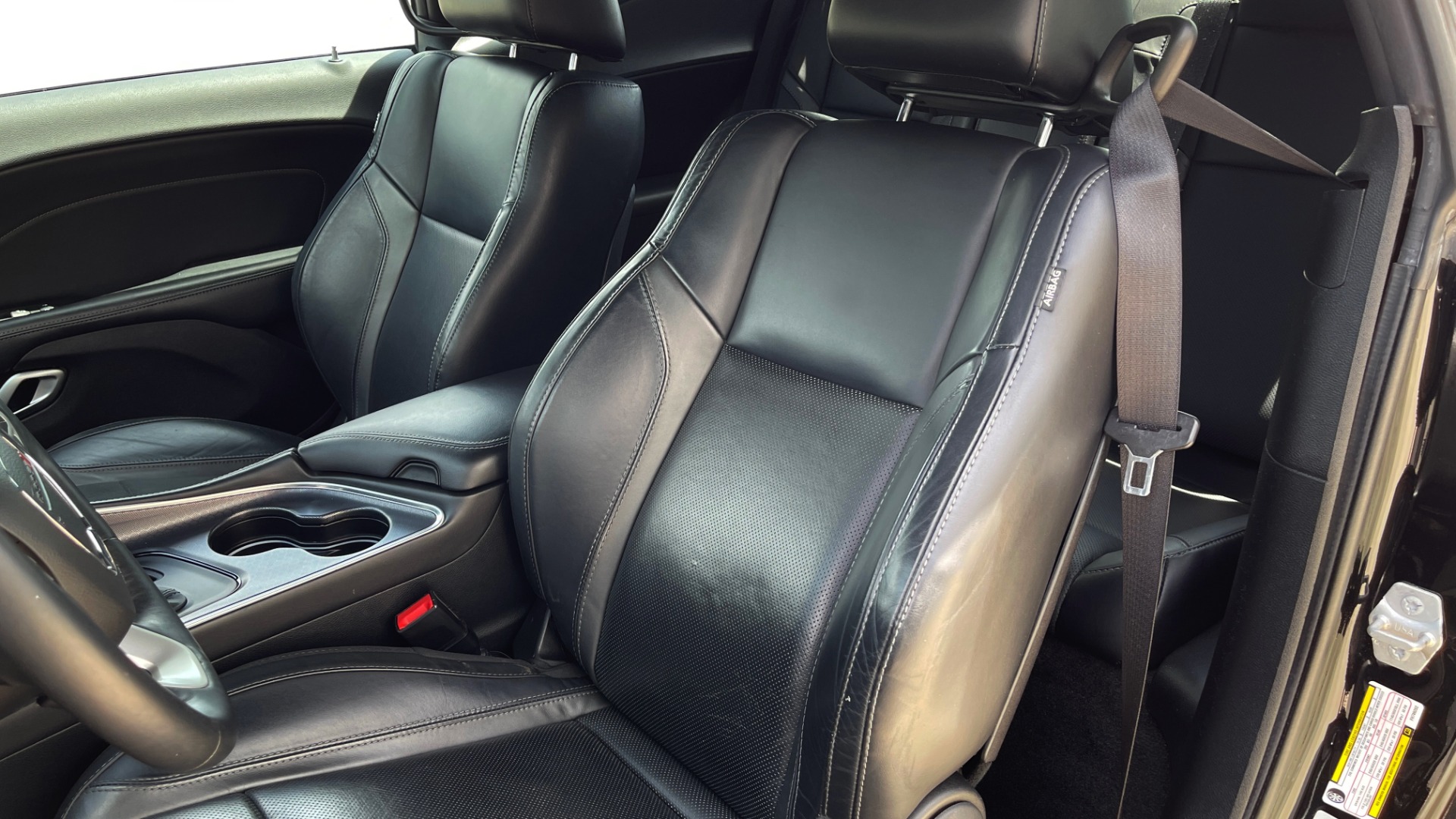 Used 2015 Dodge CHALLENGER SXT PLUS COUPE / 3.6L V6 / 8-SPD AUTO / NAV / ALPINE / SUNROOF / REARVIEW for sale Sold at Formula Imports in Charlotte NC 28227 32