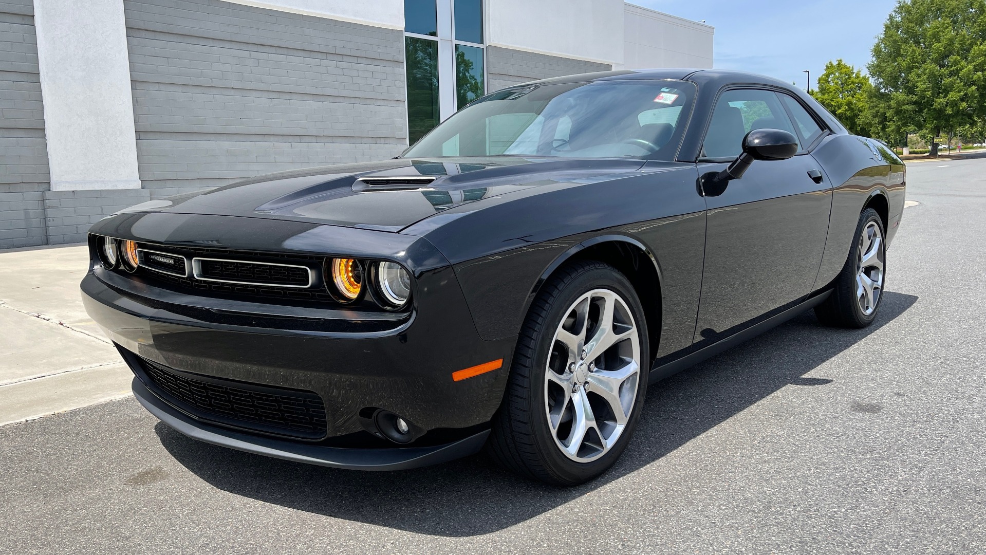 Used 2015 Dodge CHALLENGER SXT PLUS COUPE / 3.6L V6 / 8-SPD AUTO / NAV / ALPINE / SUNROOF / REARVIEW for sale Sold at Formula Imports in Charlotte NC 28227 4