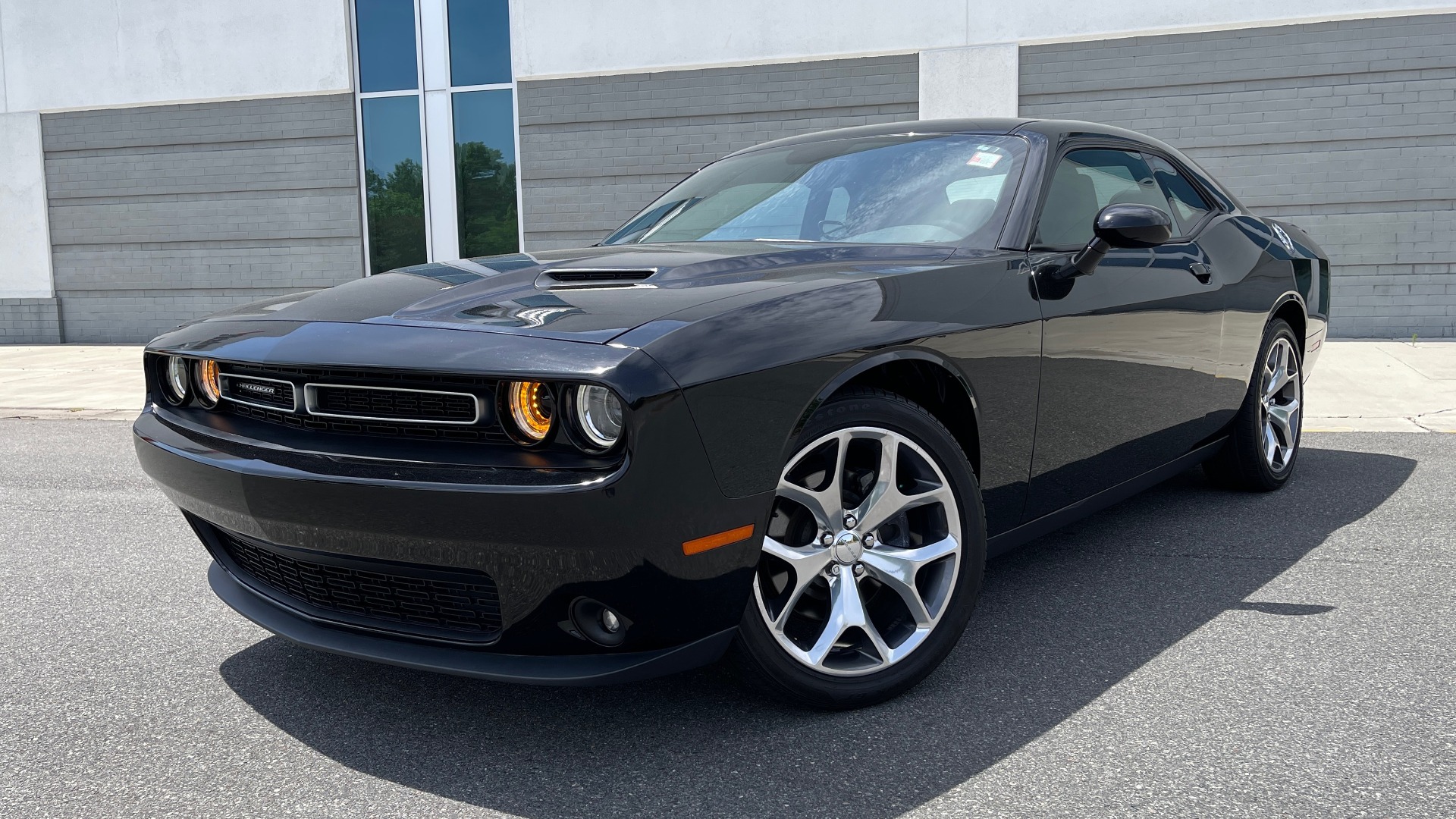 Used 2015 Dodge CHALLENGER SXT PLUS COUPE / 3.6L V6 / 8-SPD AUTO / NAV / ALPINE / SUNROOF / REARVIEW for sale Sold at Formula Imports in Charlotte NC 28227 1