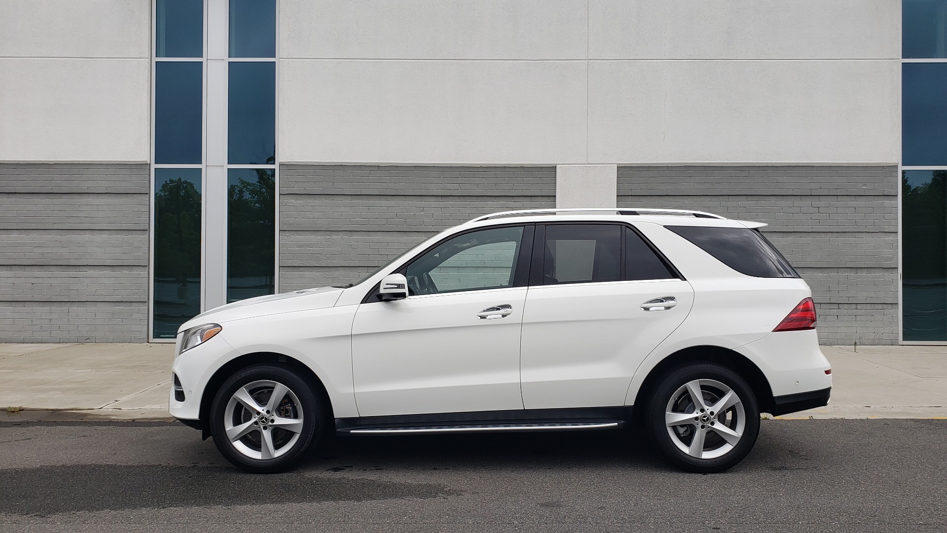 Used 2018 Mercedes-Benz GLE 350 4MATIC / PREM PKG / NAV / PARK ASST / K/H SND / HITCH / REARVIEW for sale Sold at Formula Imports in Charlotte NC 28227 5