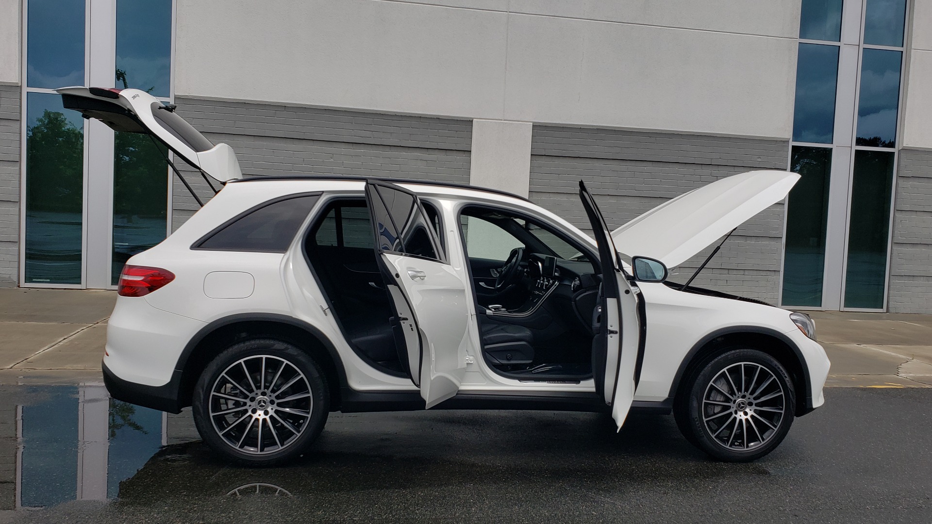 Used 2018 Mercedes-Benz GLC 300 4MATIC PREMIUM / NAV / BURMESTER SND / PANO-ROOF / REARVIEW for sale Sold at Formula Imports in Charlotte NC 28227 10